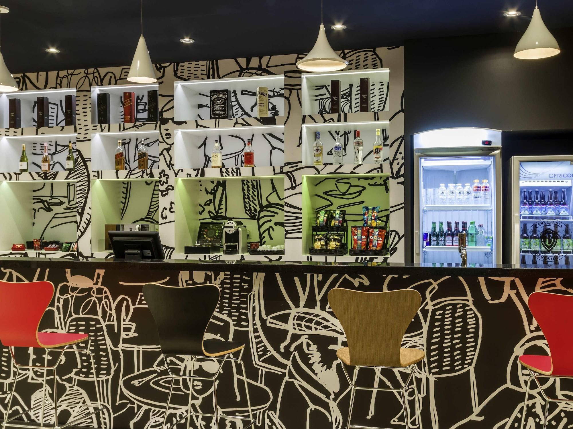 Bar/Salón ibis Americana