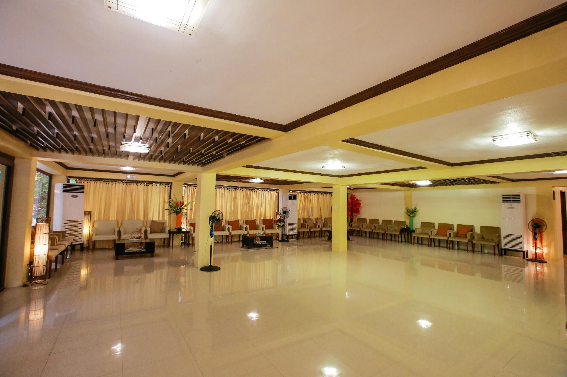 Vista Lobby Paradise Garden Resort Hotel and Convention Center