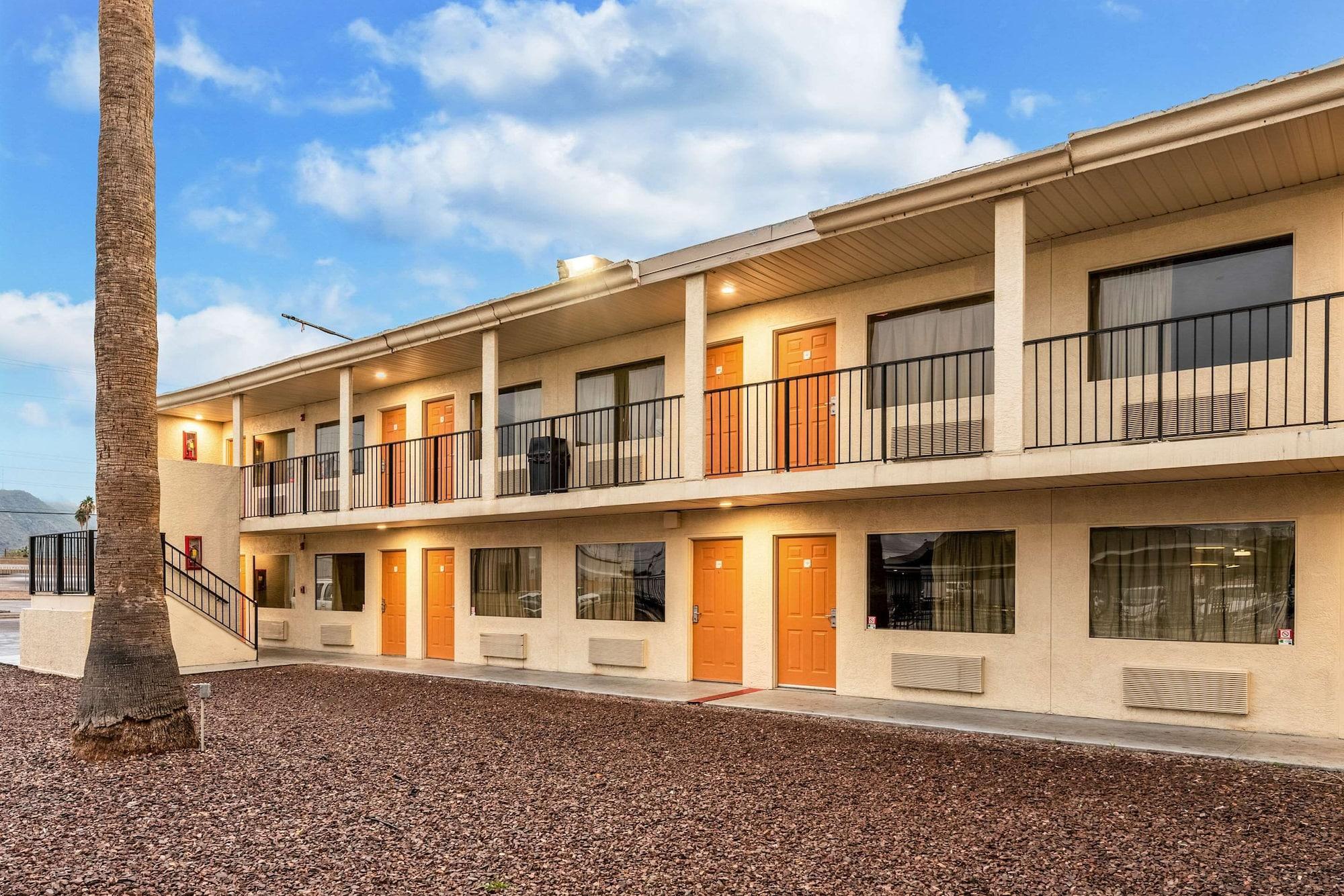 Vista Exterior Rodeway Inn Phoenix North I-17