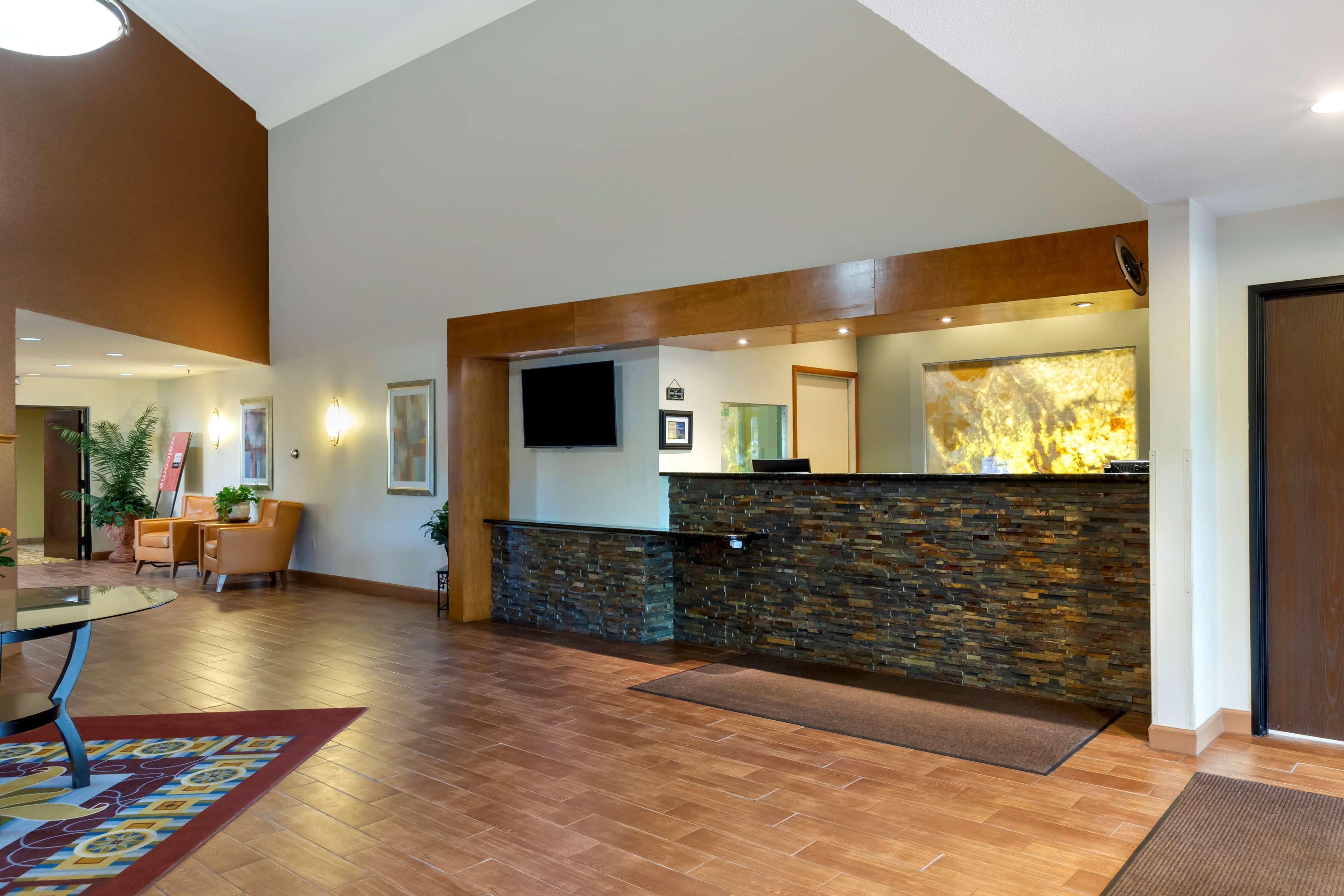 Vista Lobby Best Western Davison Inn