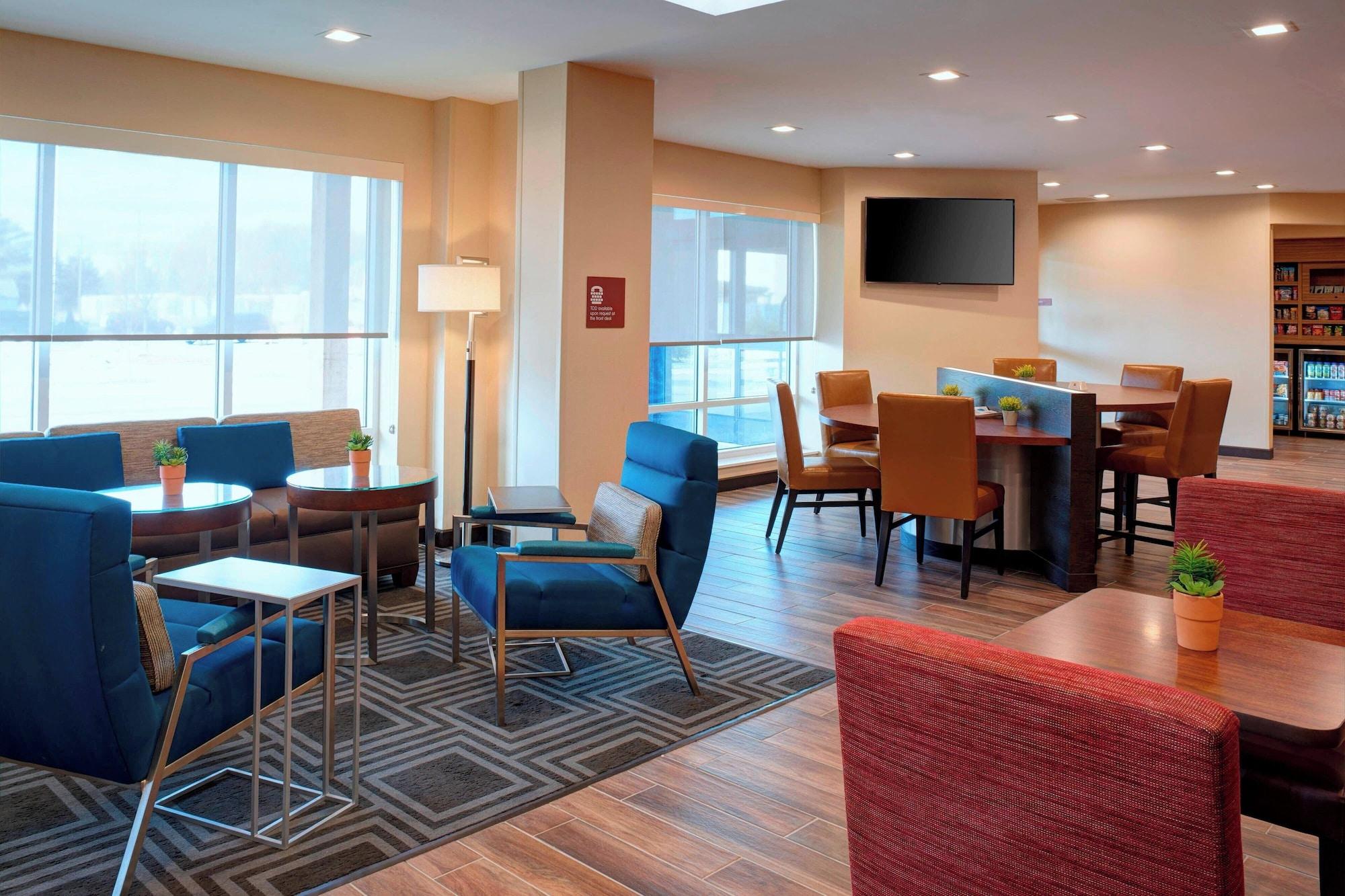 Vista Lobby TownePlace Suites by Marriott Grand Rapids Airport