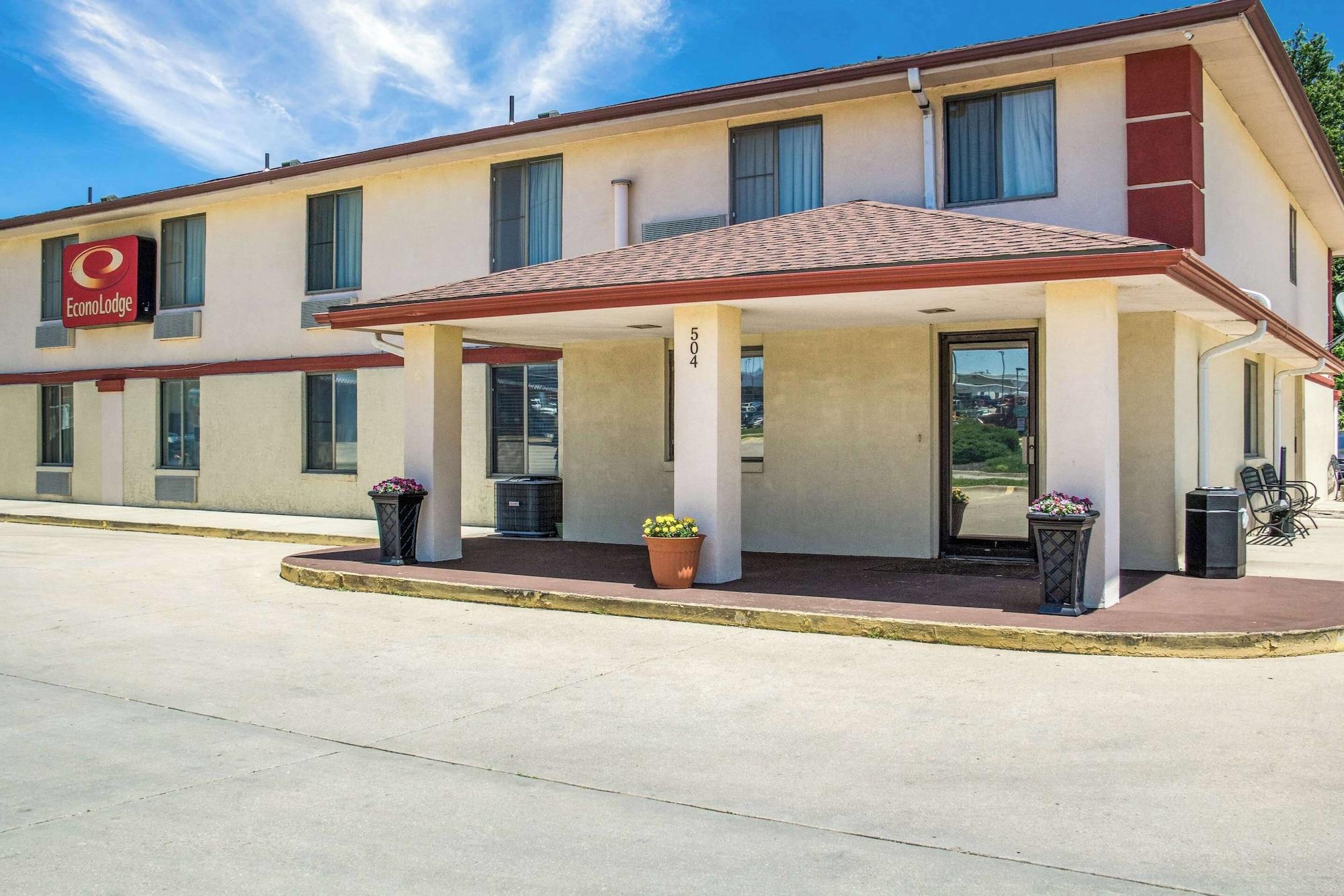 Vista Exterior Econo Lodge Lansing - Leavenworth