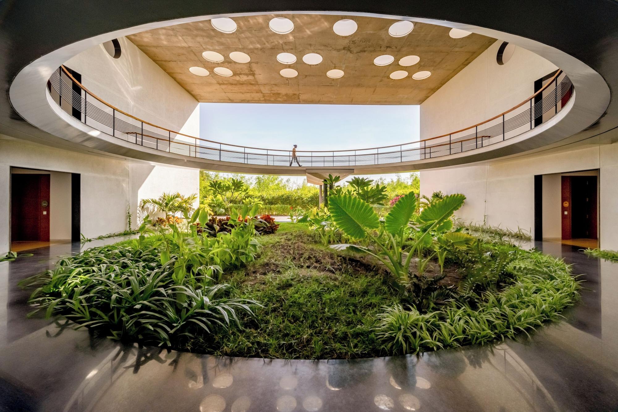 Vista Lobby Raga Svara