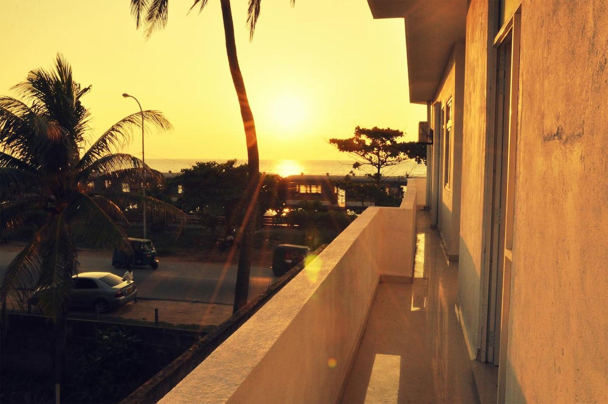 Varios Sai Sea City Hotel