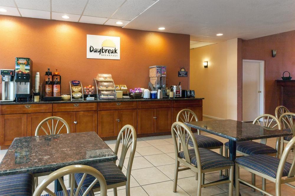 Restaurant Days Inn by Wyndham Oklahoma City Fairground