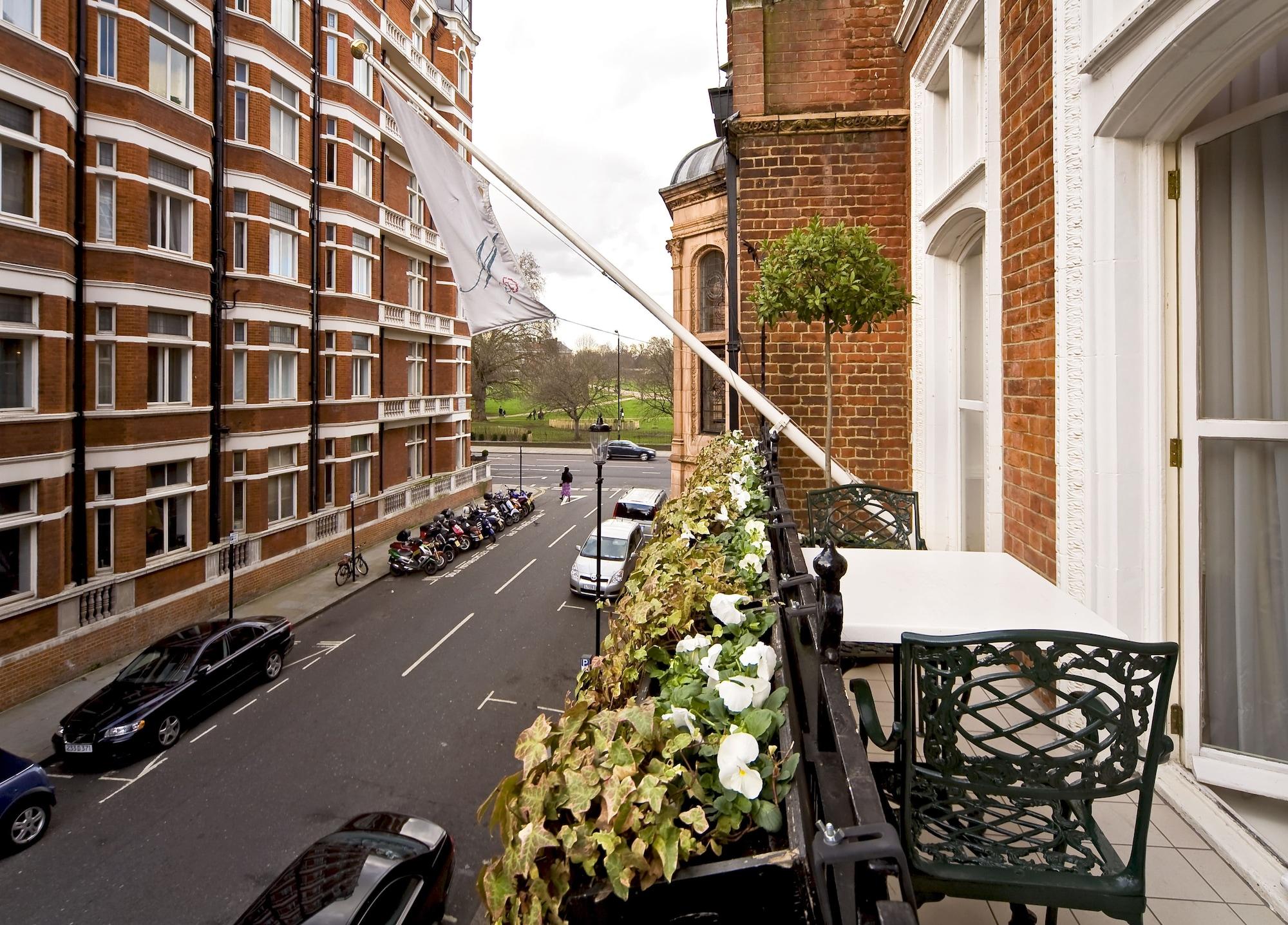 Vista Exterior The Milestone Hotel