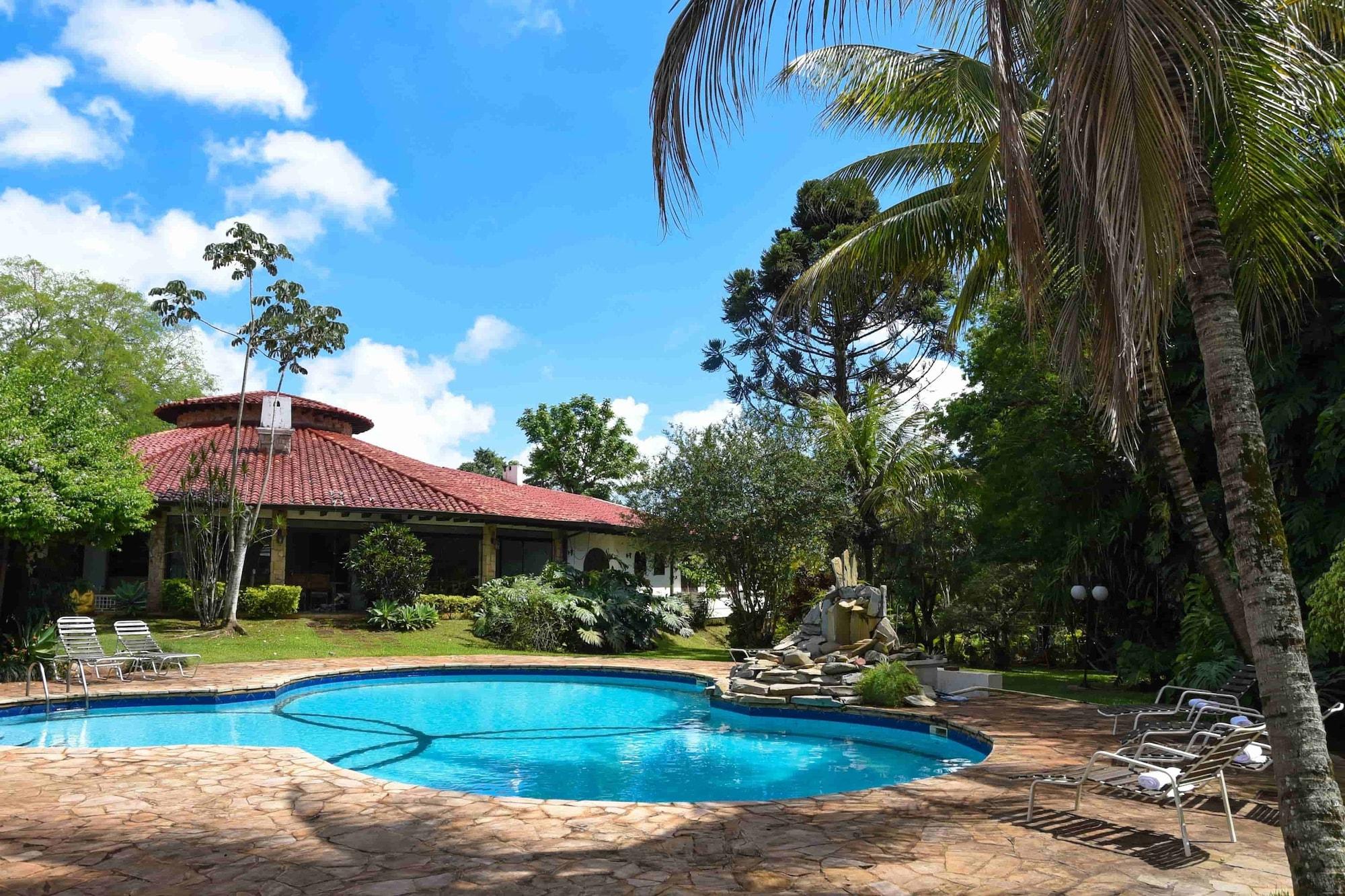 Vista Piscina La Tour Hotel Boutique