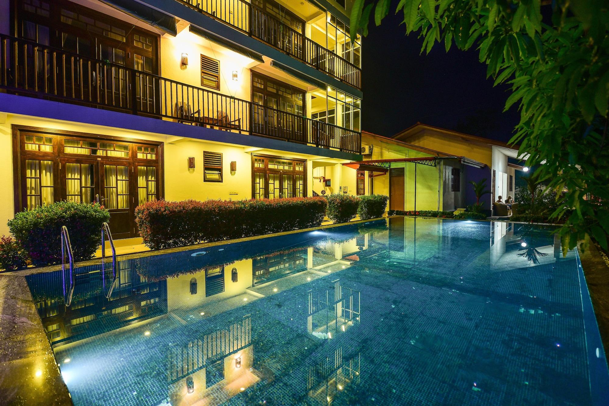 Vista Exterior OYO 483 Kabalana Villa