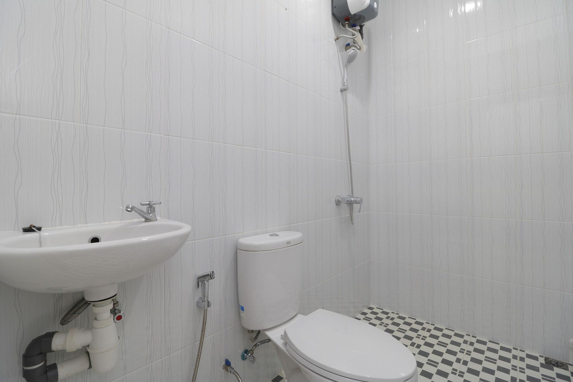 Equipamiento de Habitación RedDoorz Plus Near Kepri Mall