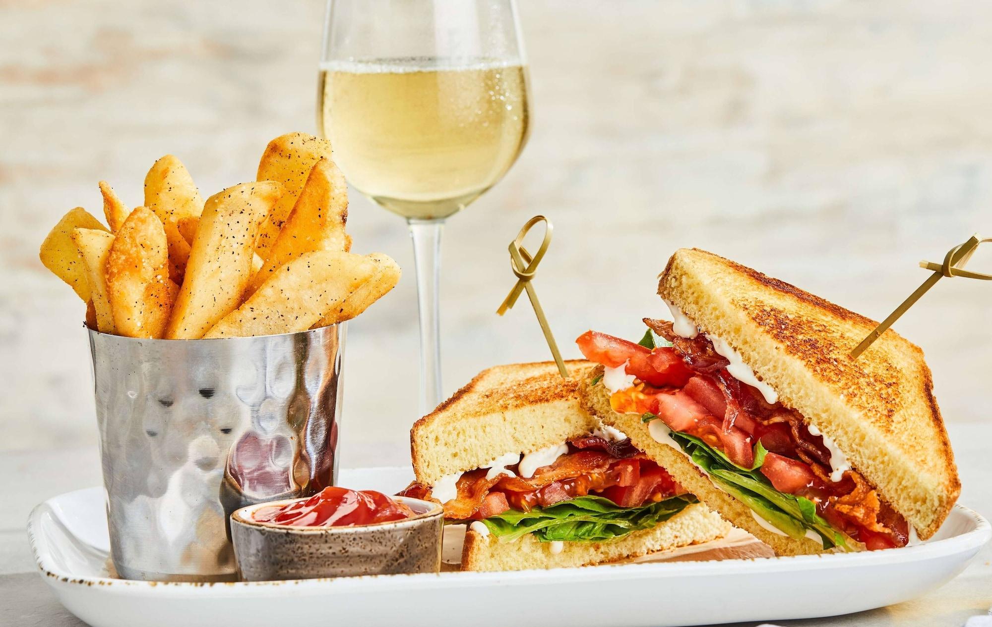 Restaurant Courtyard by Marriott Lansing