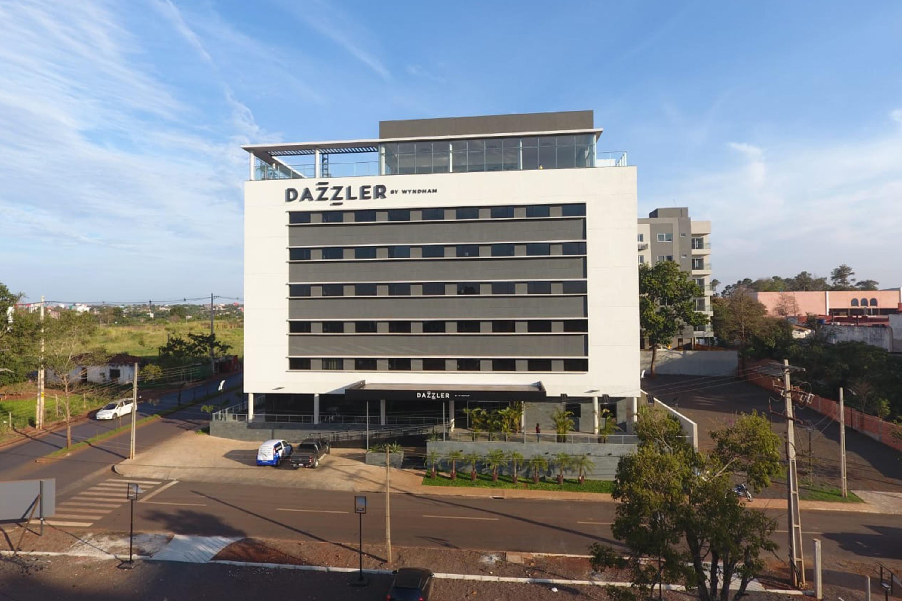 Vista Exterior Dazzler by Wyndham Ciudad del Este
