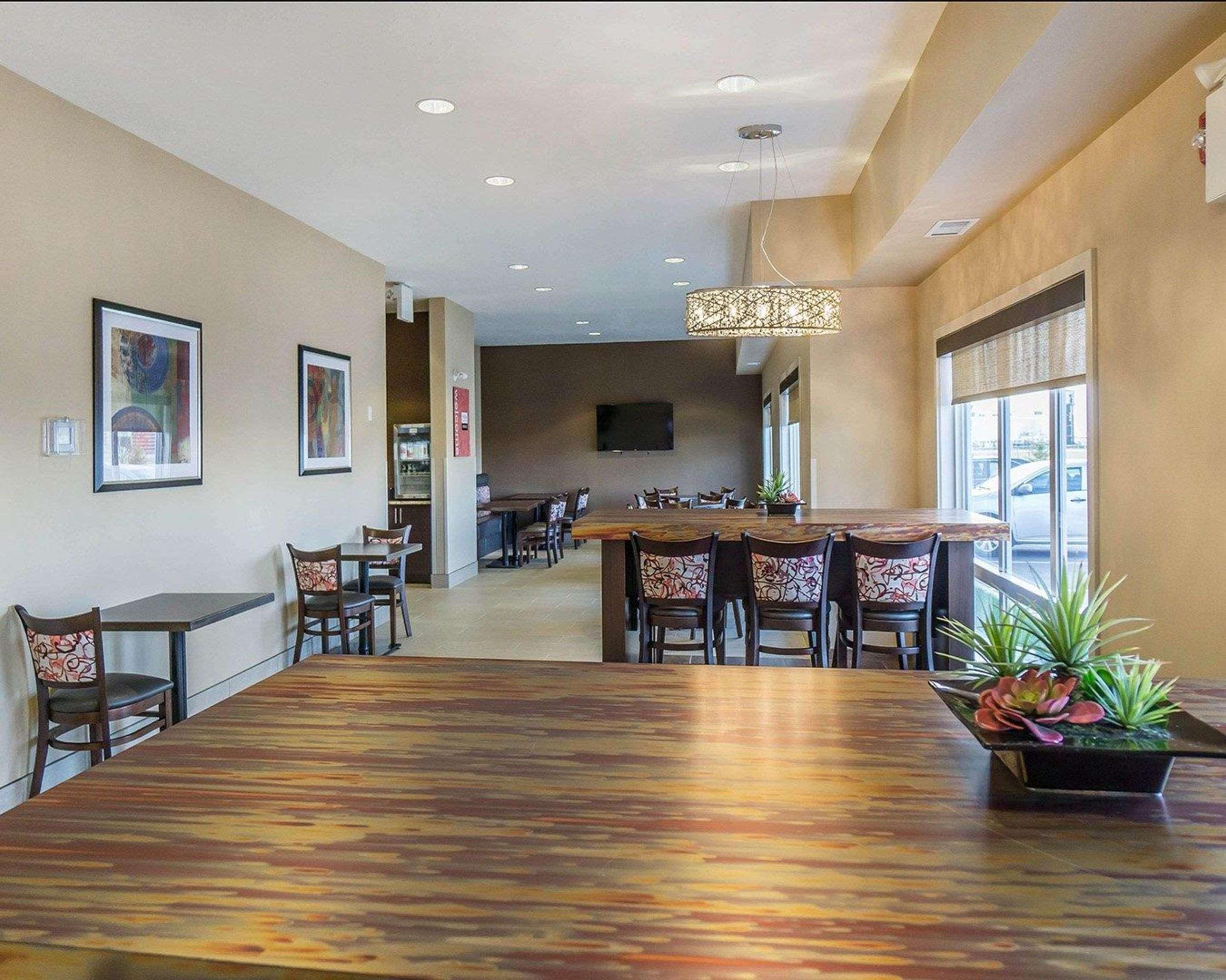 Restaurant Comfort Inn & Suites Edmonton International Airport