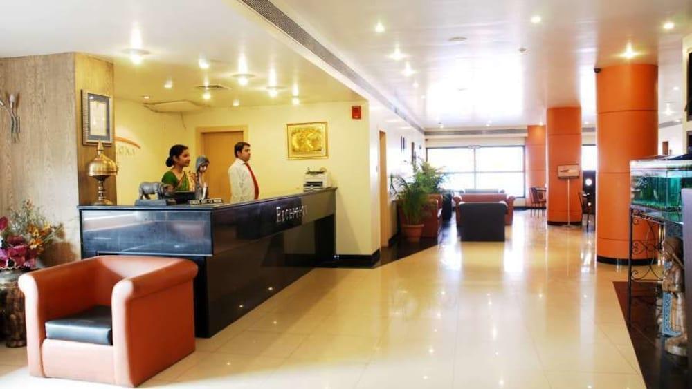 Vista Lobby Vishwaratna Hotel