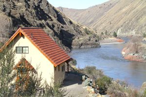 Arriendo temporal - Charming Casita With Spectacular River Views