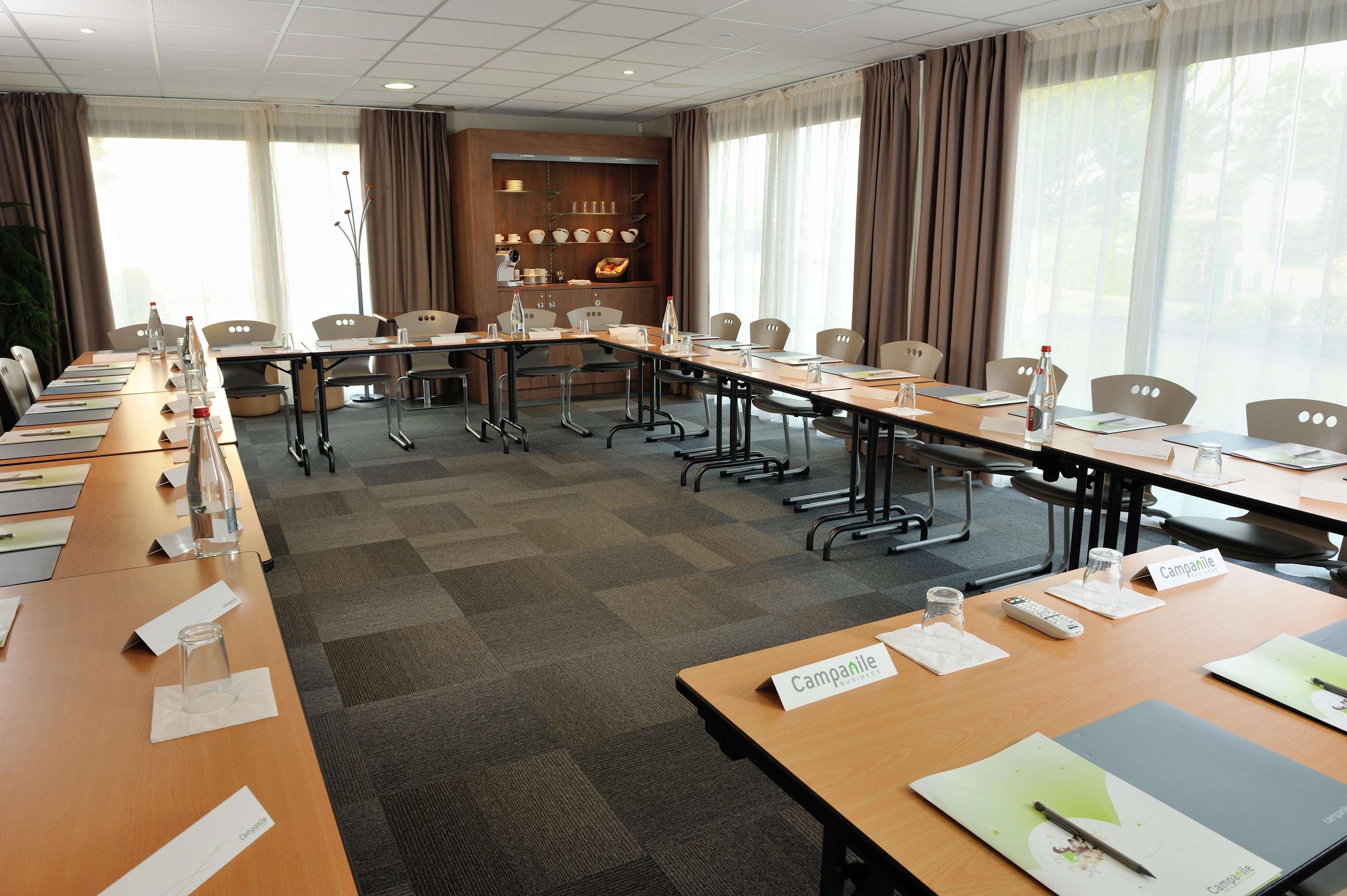 Vista Lobby Campanile Pessac