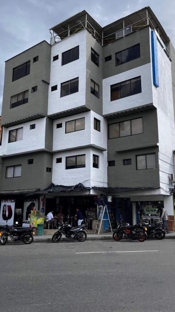 Vista Exterior Hotel Bulerias 33
