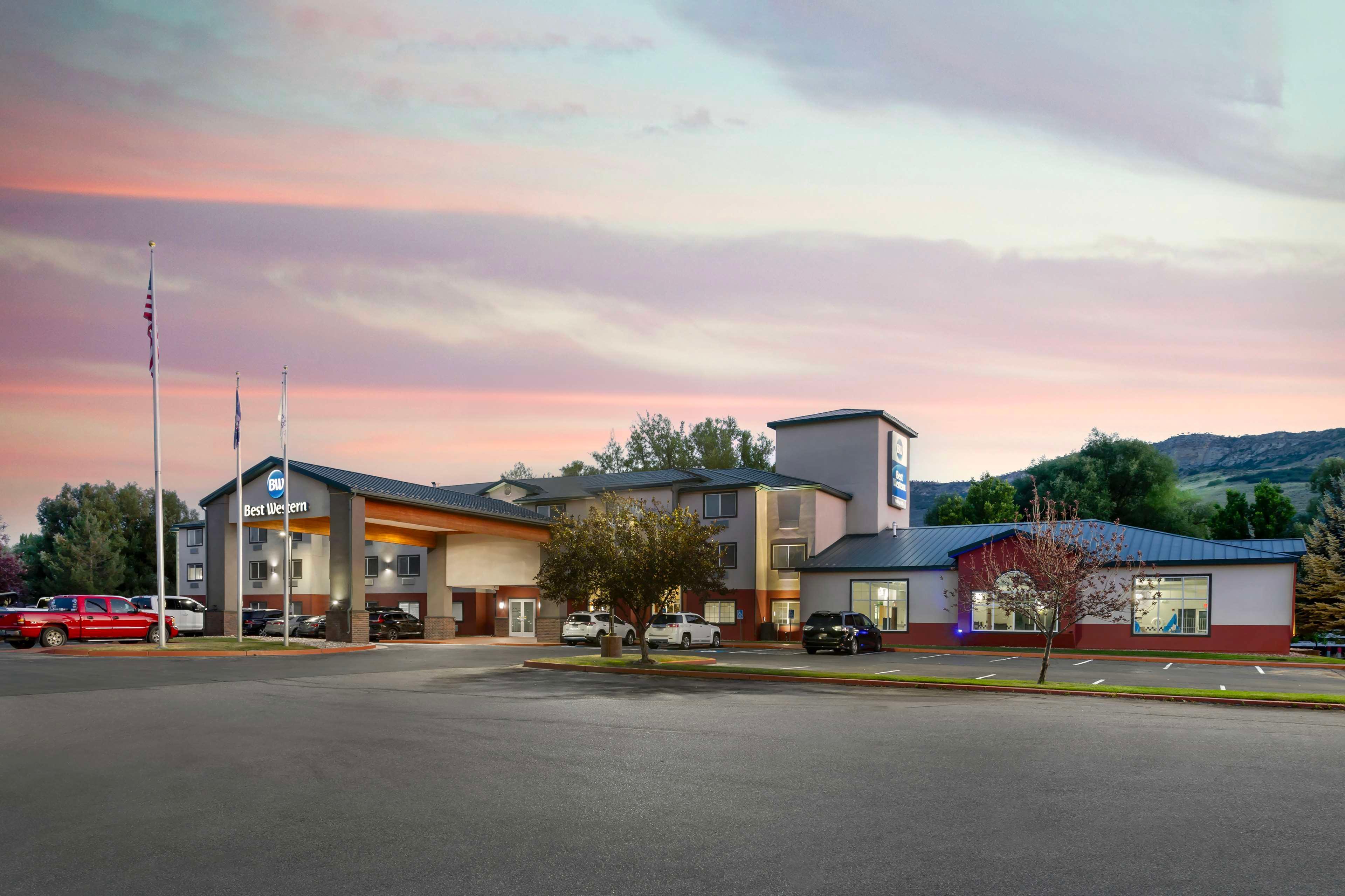 Vista Exterior BEST WESTERN Holiday Hills
