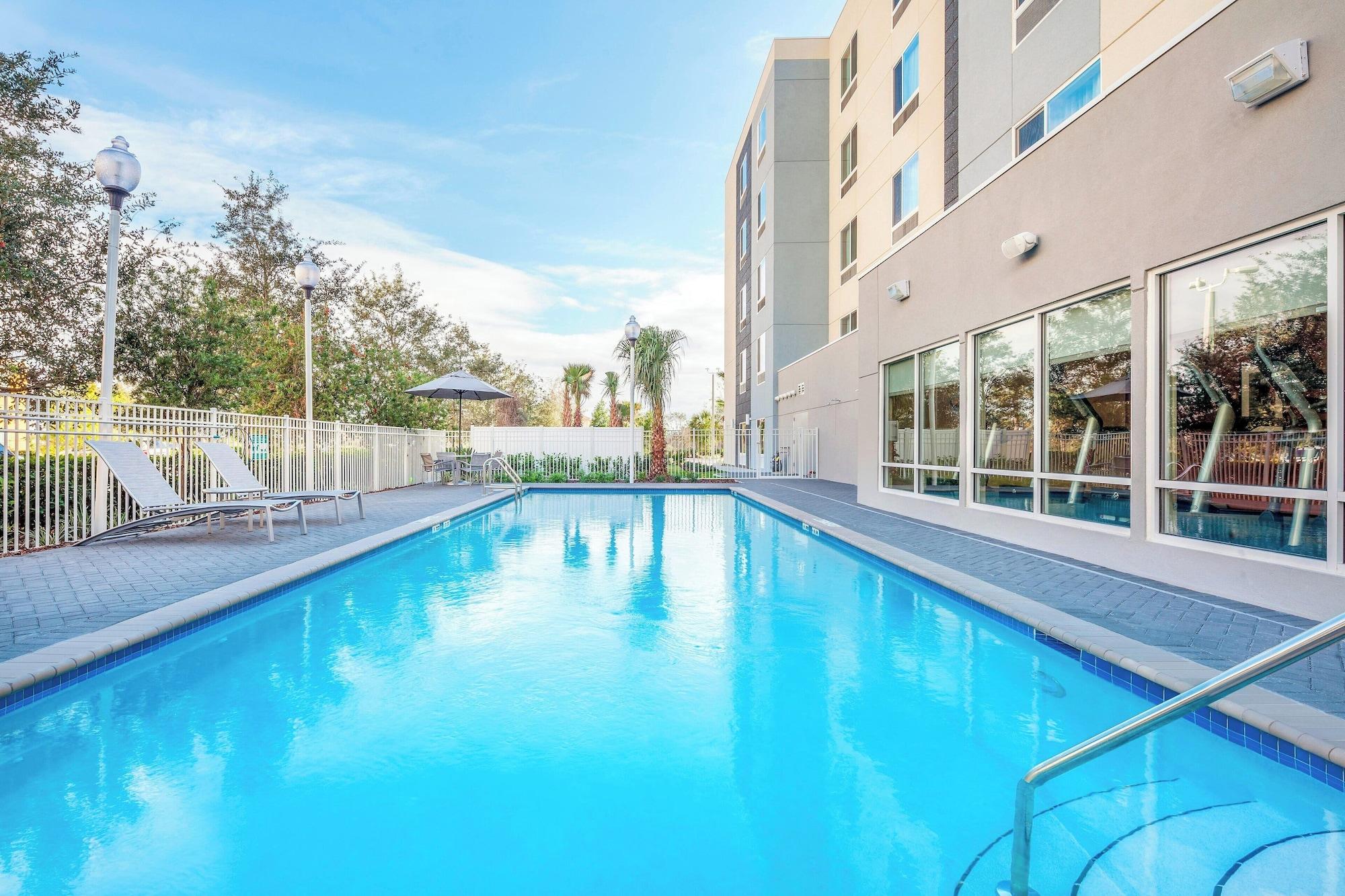 Vista Piscina TownePlace Suites by Marriott Orlando Altamonte Springs/Maitland