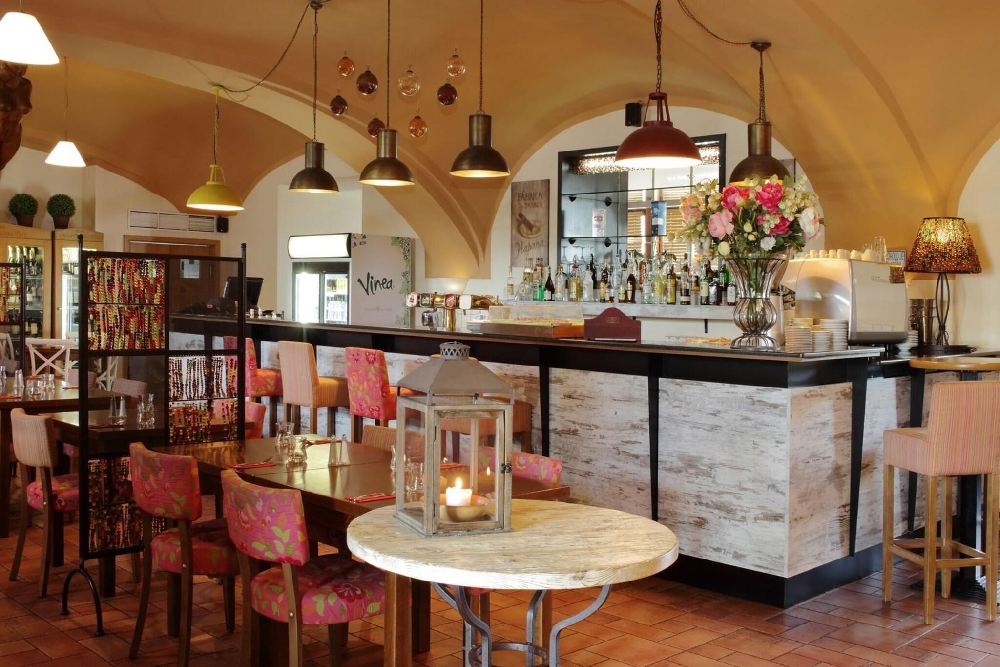 Bar/Salón Hotel Chvalska Tvrz