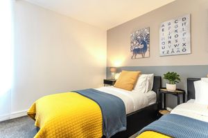 Renta Vacacional - 2BR Stylish Apt with Free Parking & nearby Subway