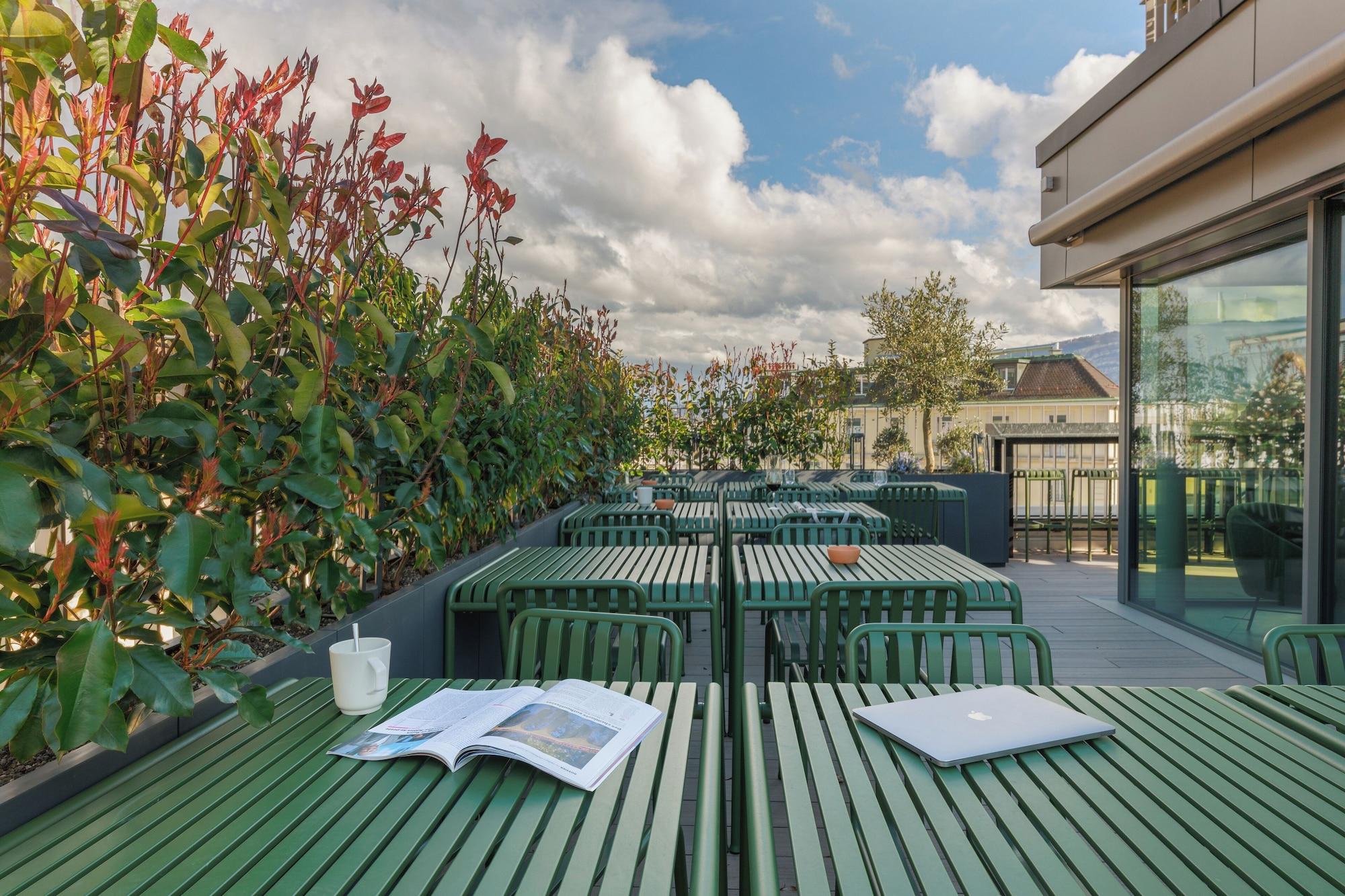 Vista Piscina Base Geneva