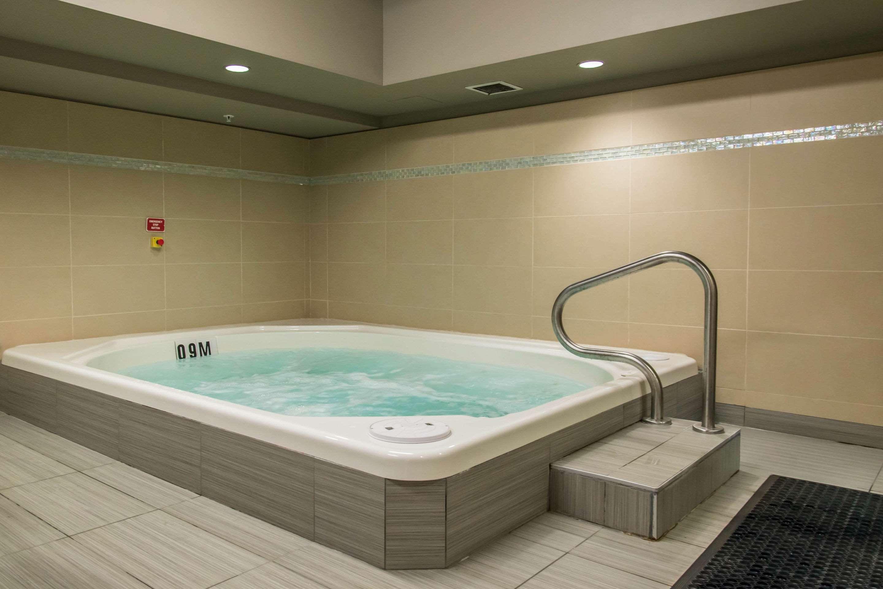 Vista Piscina Mainstay Suites Winnipeg
