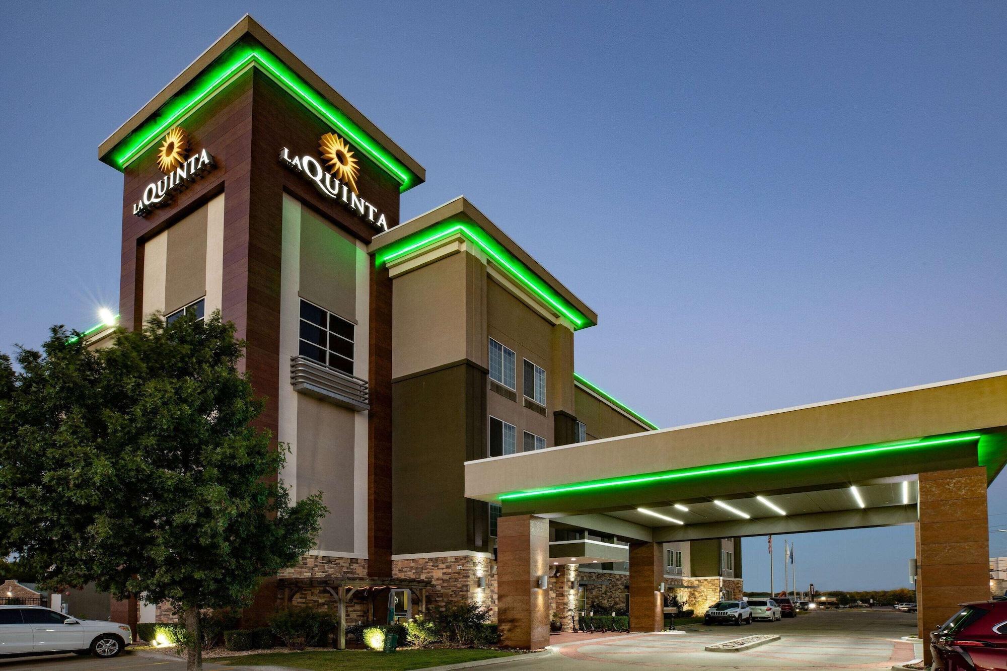 Vista Exterior La Quinta Inn & Suites by Wyndham Tulsa - Catoosa Route 66
