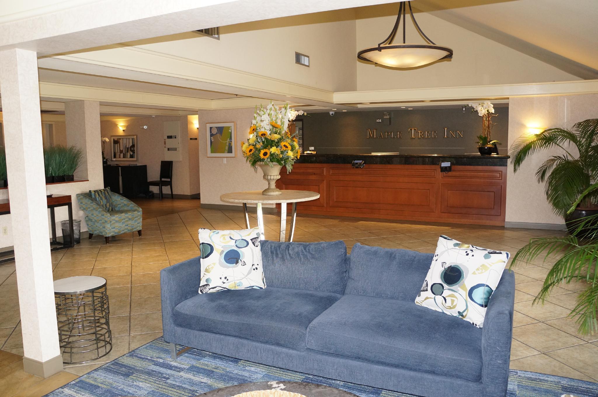 Vista Lobby Maple Tree Inn