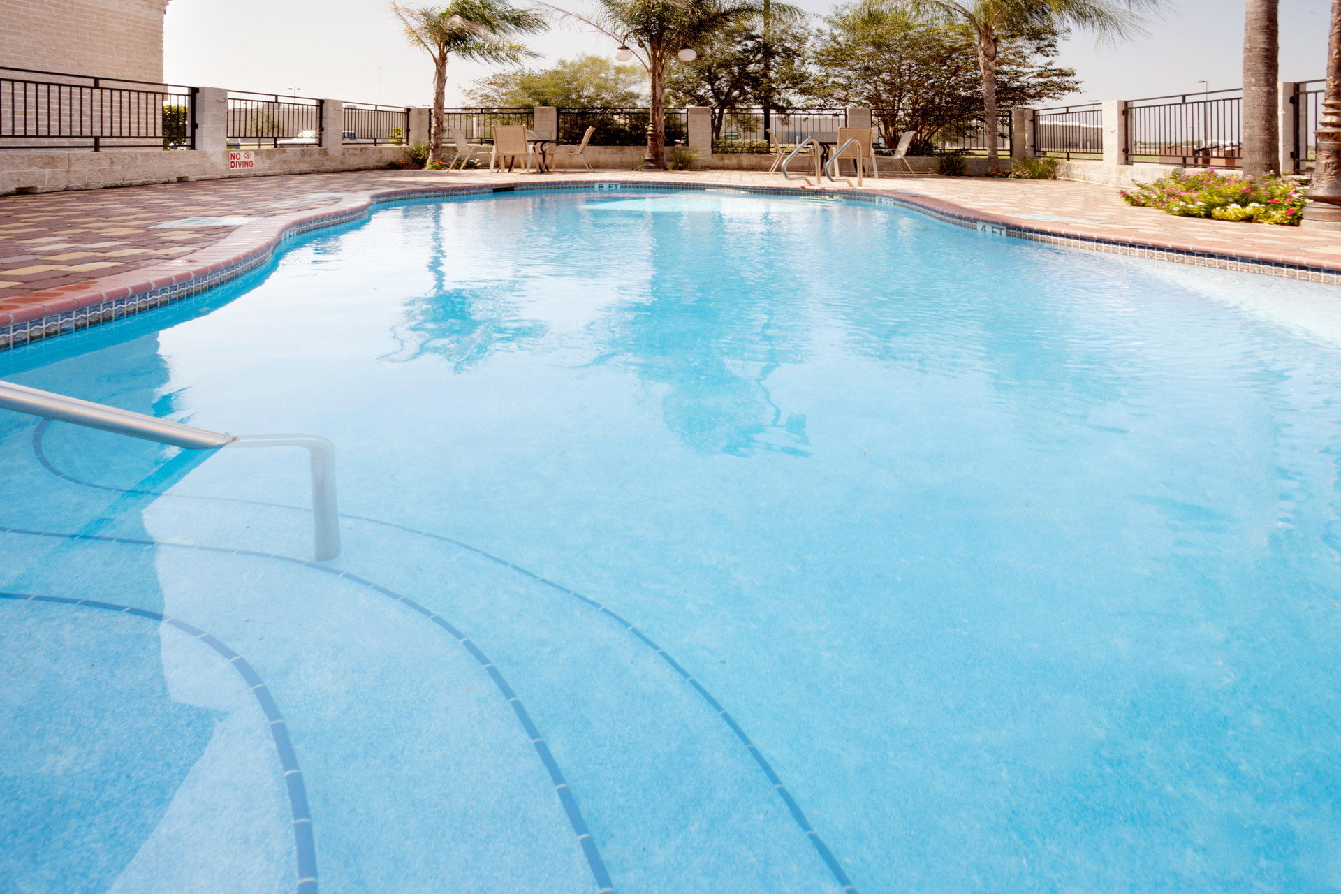 Vista Piscina Holiday Inn Express & Suites Alice