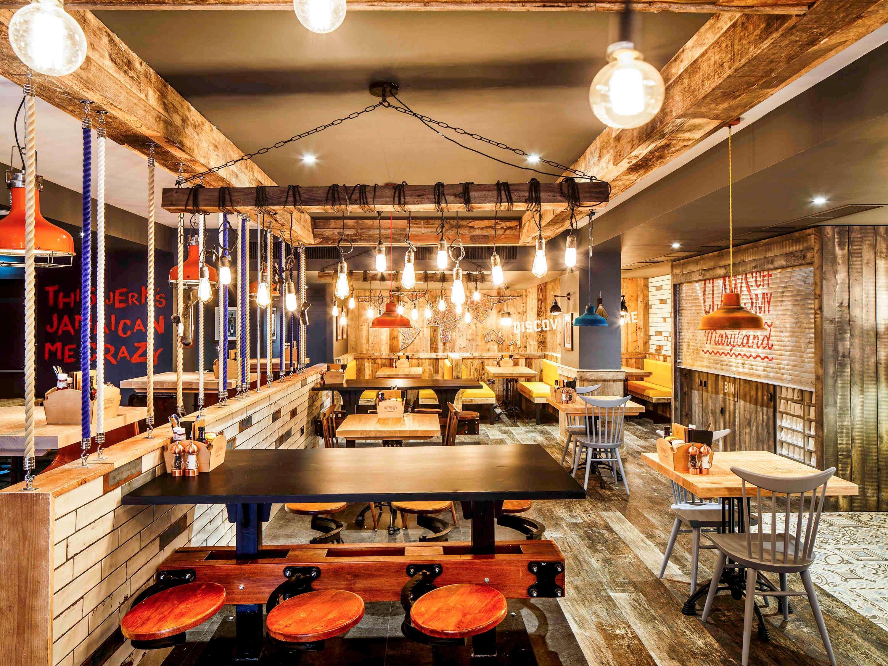 Bar/Salón Manchester Portland By Sunday