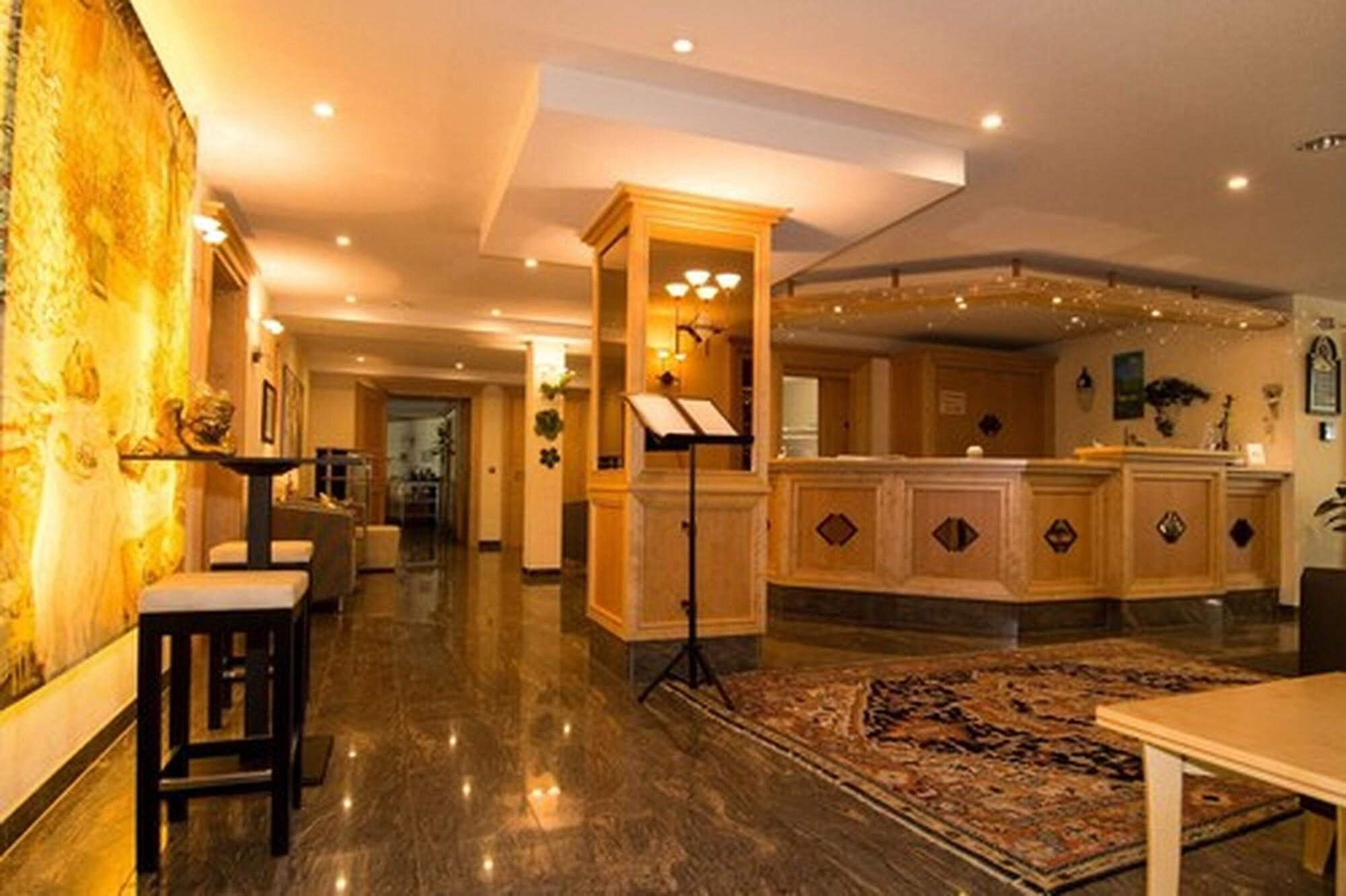Vista Lobby Hotel Rose