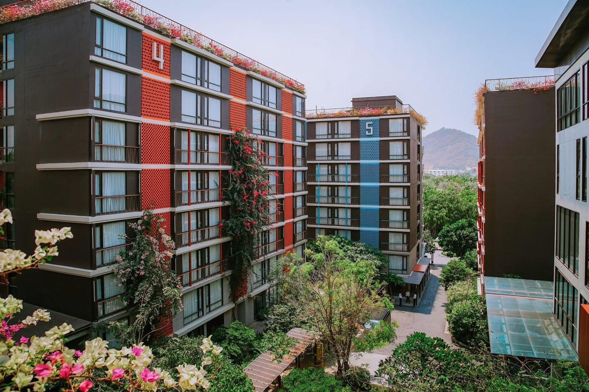 Vista Exterior Balcony Courtyard Sriracha Hotel Serviced Apartmen