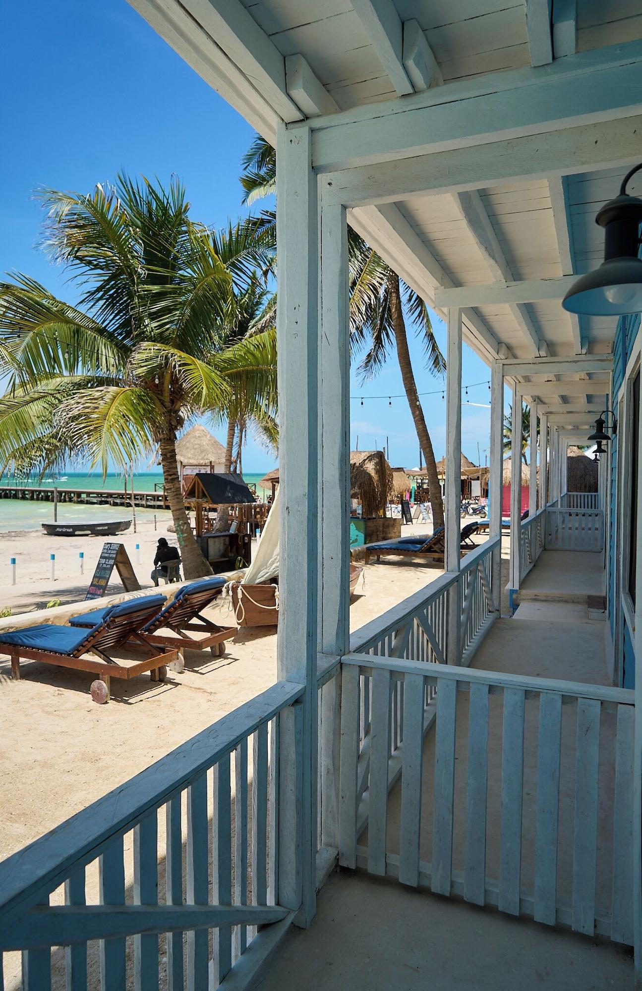 Vista Exterior El Faro Beach Front by ÓOL Hotels