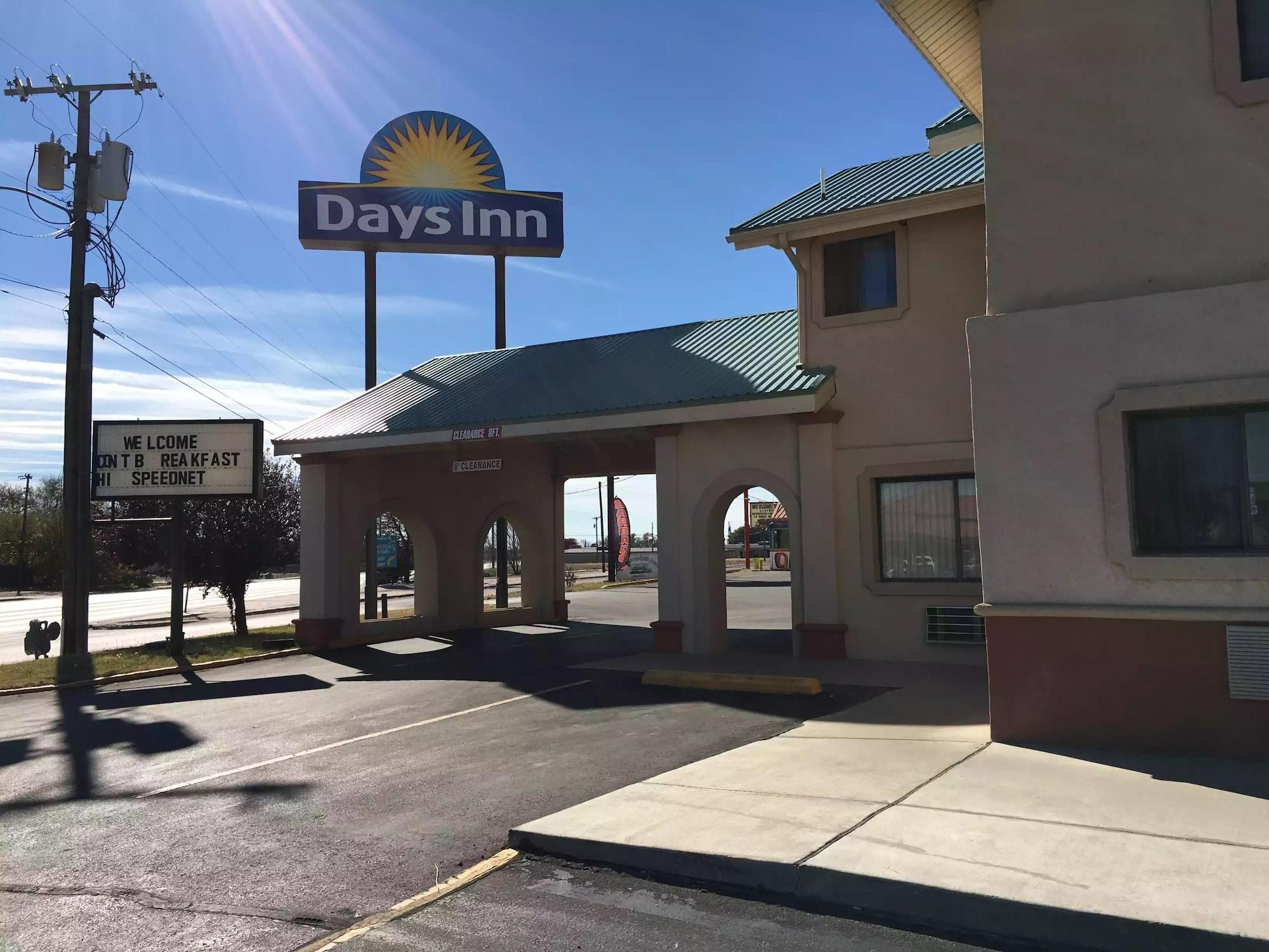 Vista Exterior Days Inn by Wyndham Hobbs