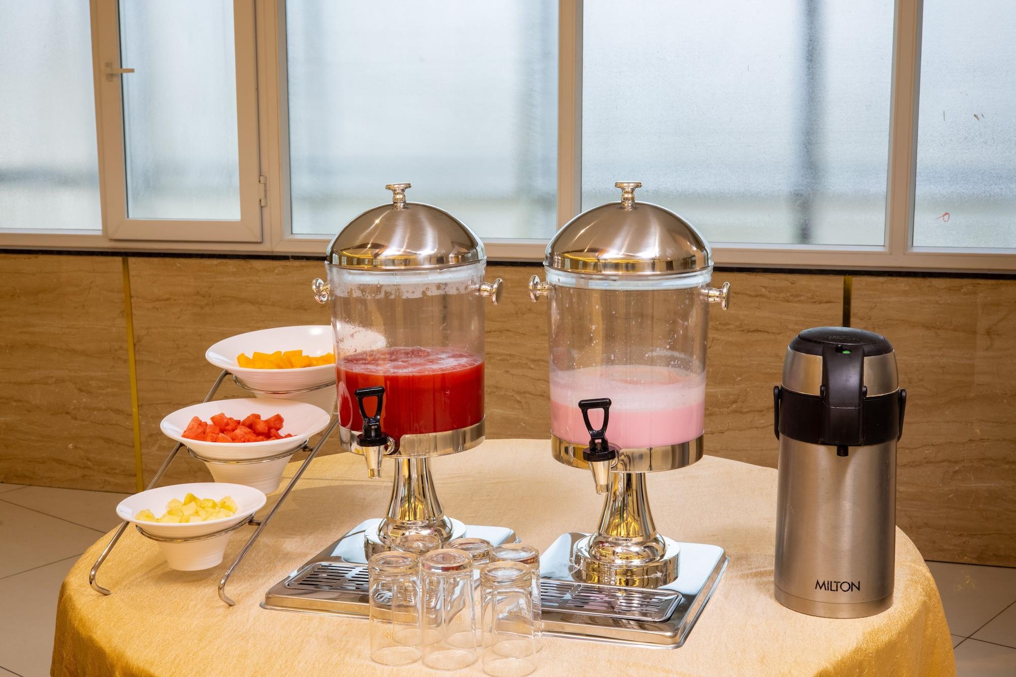 Restaurant Royal Plaza Suites by RAK Rooms