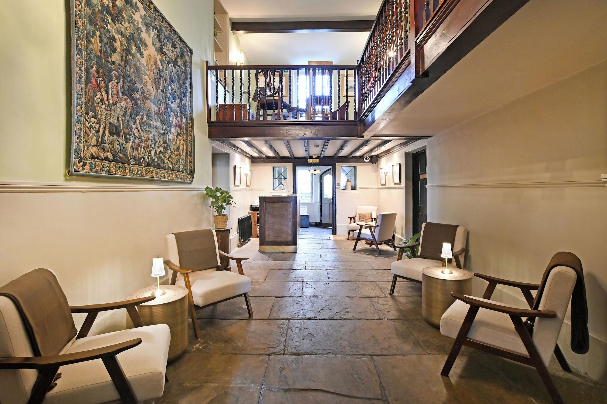 Vista Lobby Stanton Manor Hotel