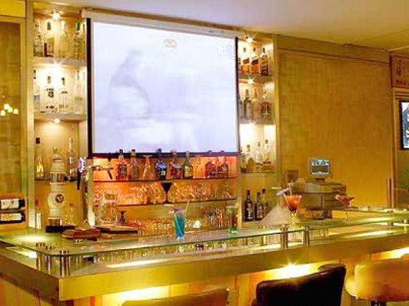 Bar/Salón Plaza Mumbai