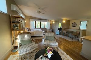 Renta temporal - The Nest - Restful studio retreat for couples.  Short 10 min walk to the beach.