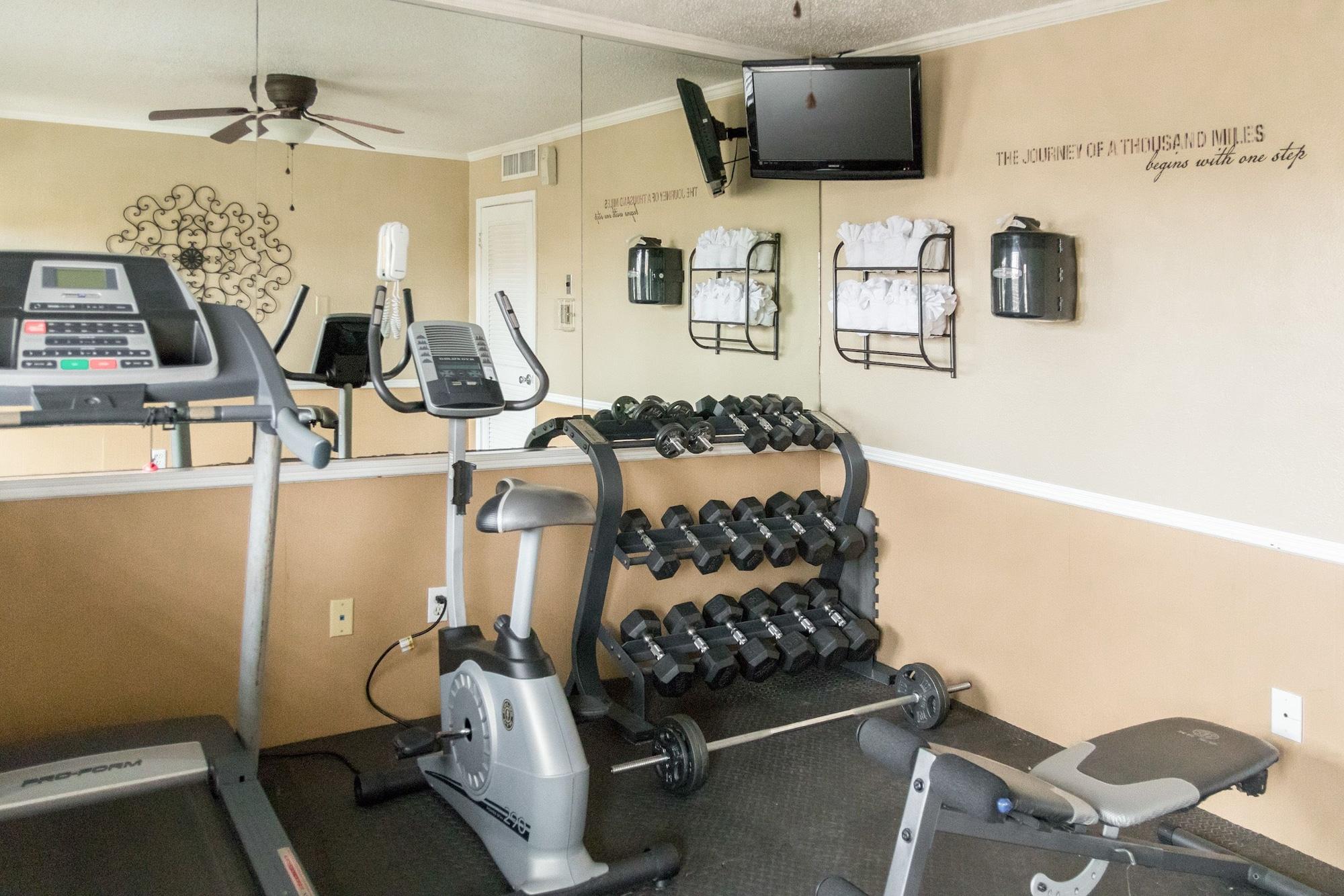 Gimnasio Vineyard Court Designer Suites Hotel