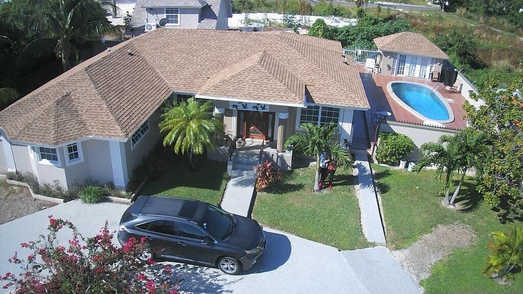 Vista Exterior Cocoplum Rest N Hideaway 1