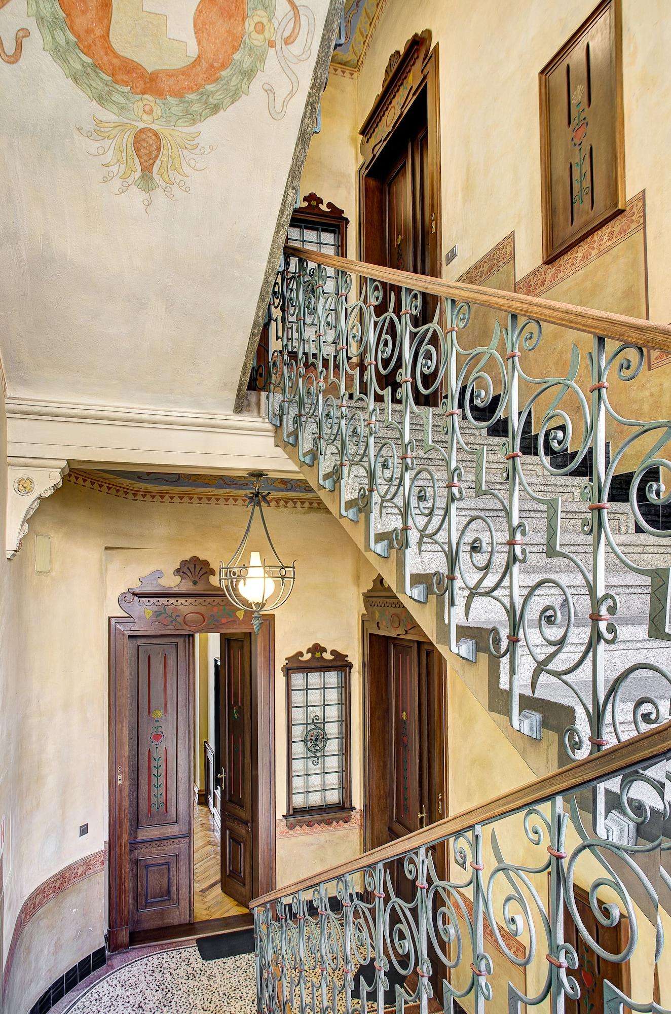 Vista Lobby Art House Apartments by Adrez Living