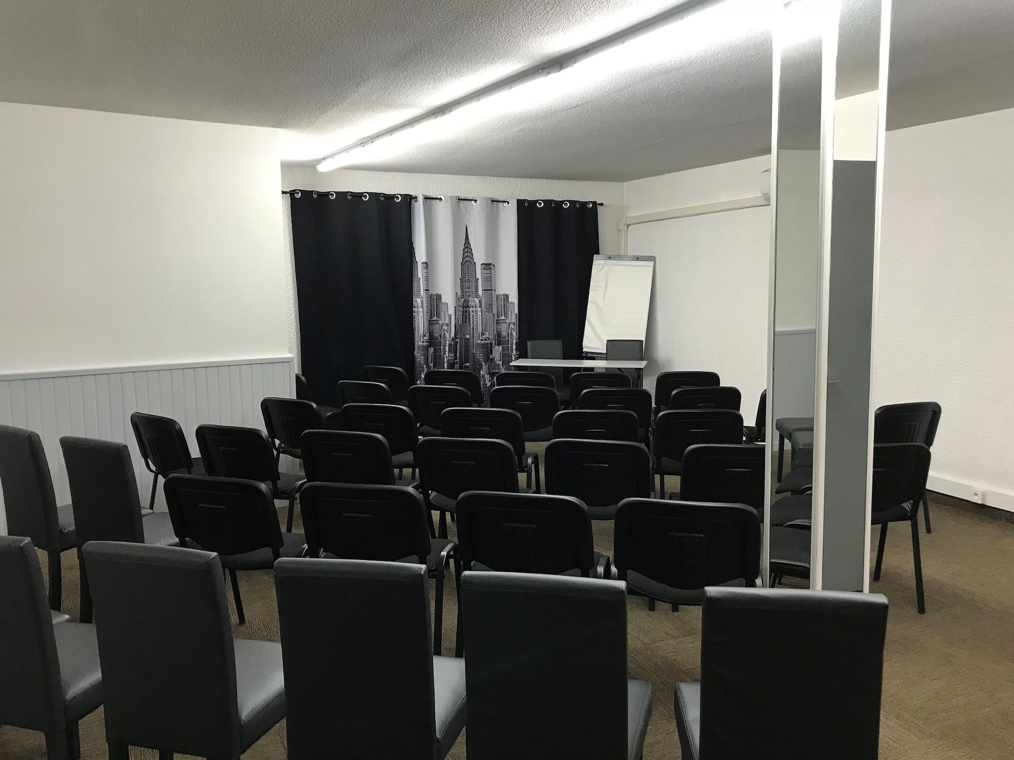 Sala de Reuniones Le Floréal