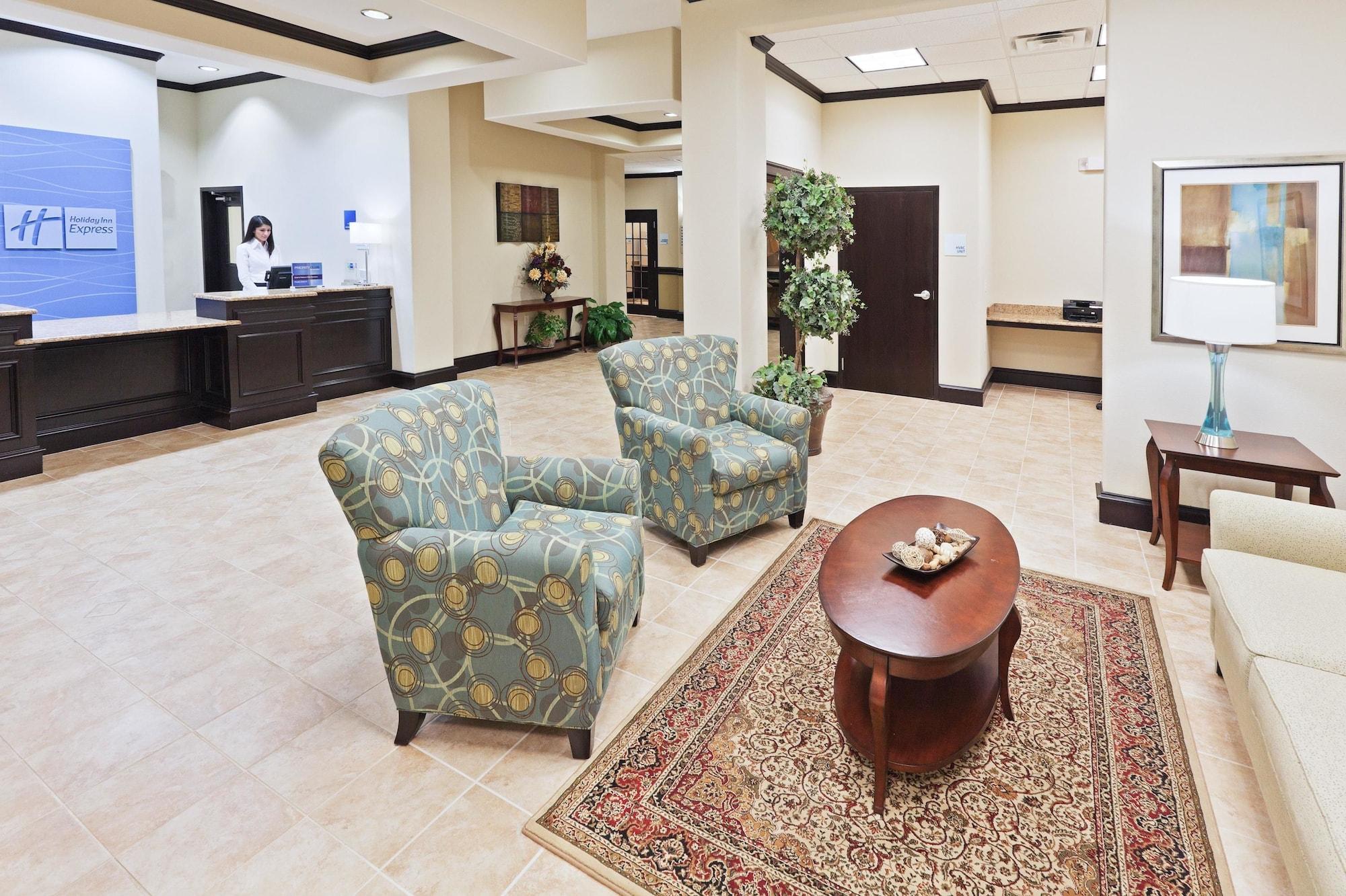 Vista Lobby Holiday Inn Express Hotel & Suites Brownfield by IHG