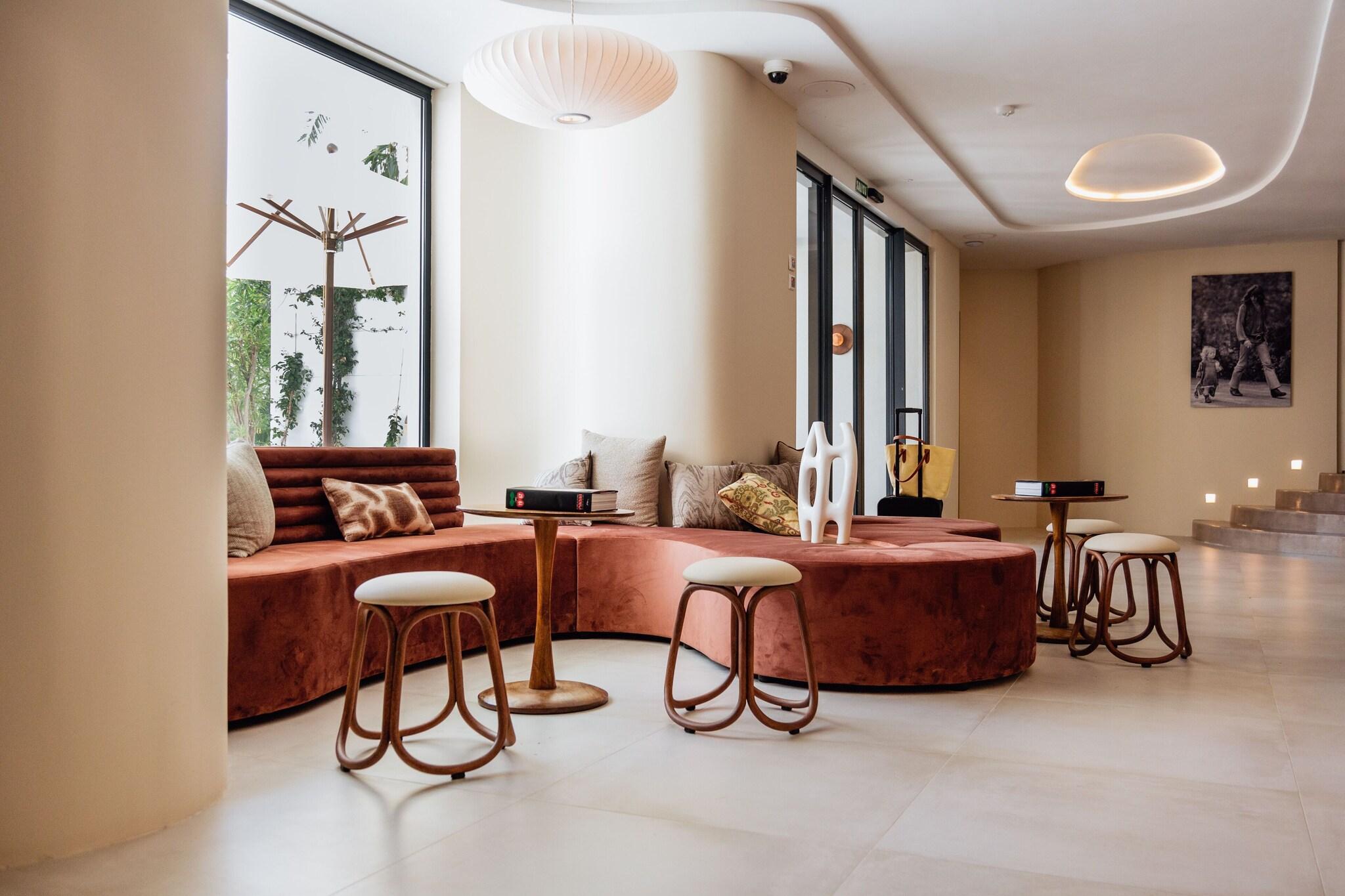 Vista Lobby El Hotel Pacha – Includes entrance to Pacha Club