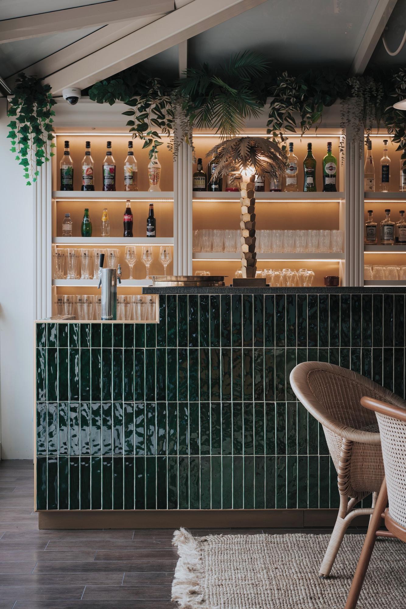 Bar/Salón Henry II Hotel
