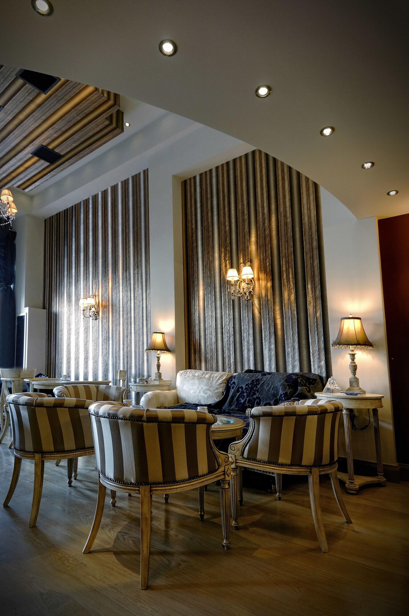 Vista Lobby Civitas Suites Hotel