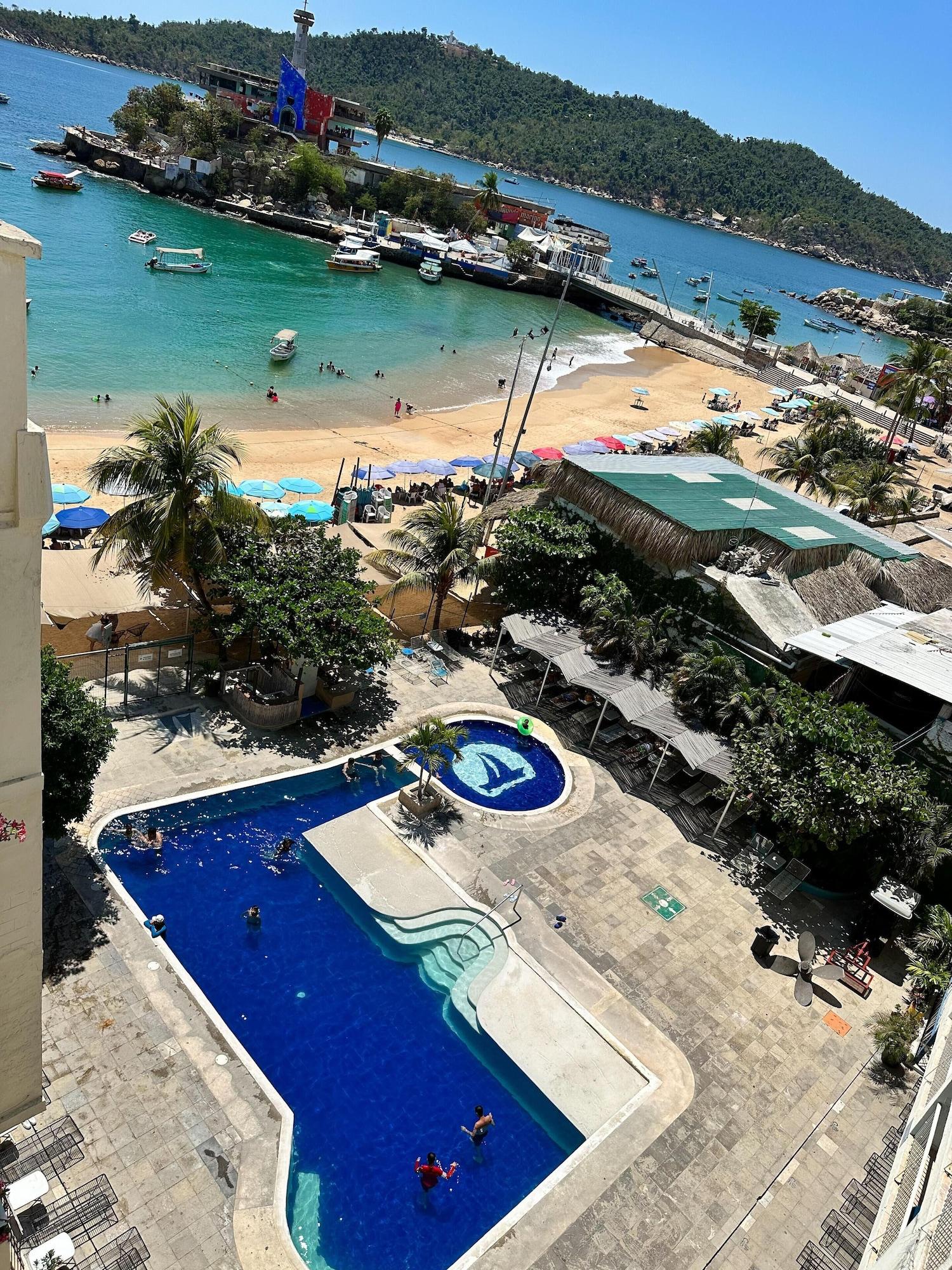 Vista Exterior Acamar Beach Resort Acapulco