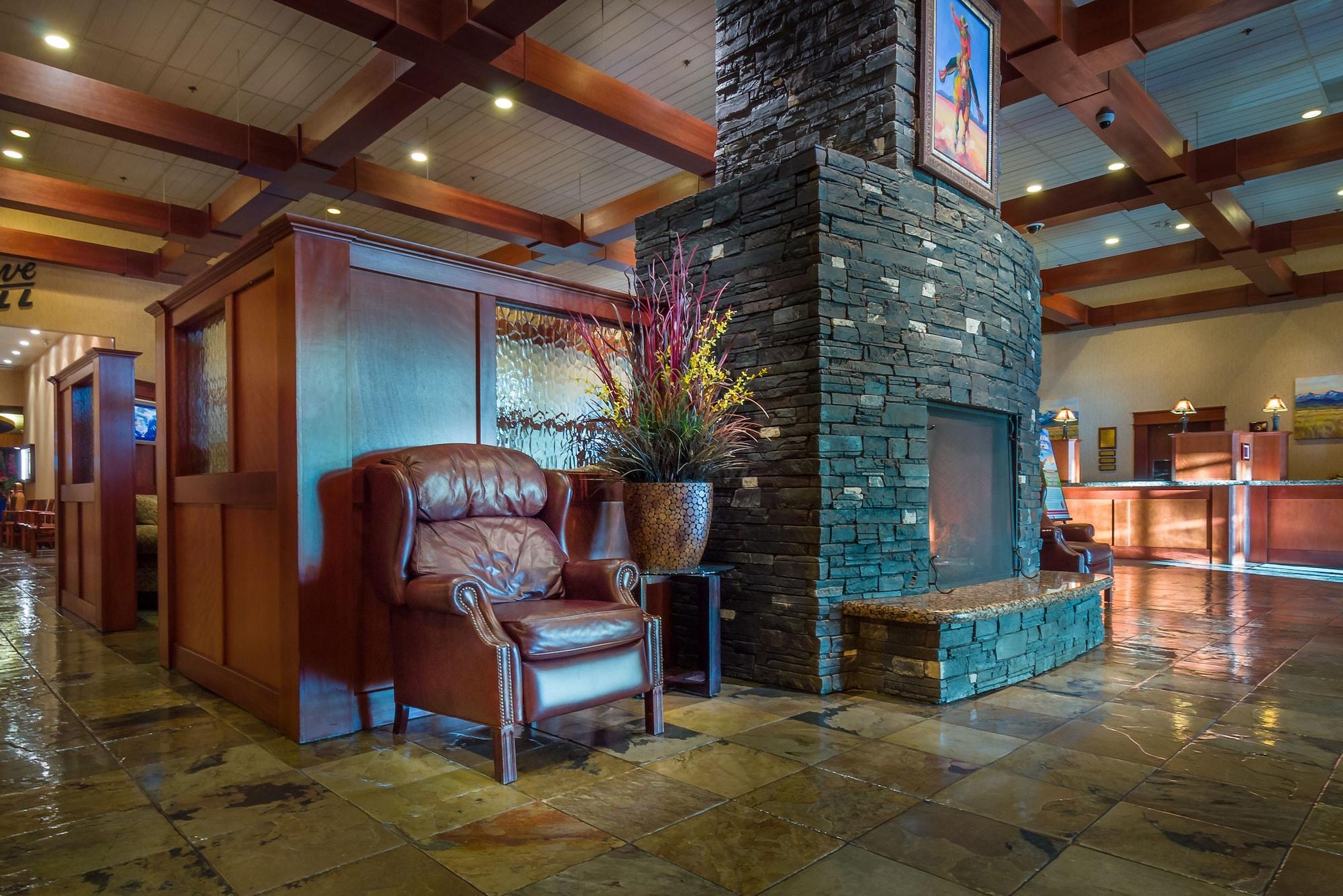 Vista Lobby Deerfoot Inn & Casino