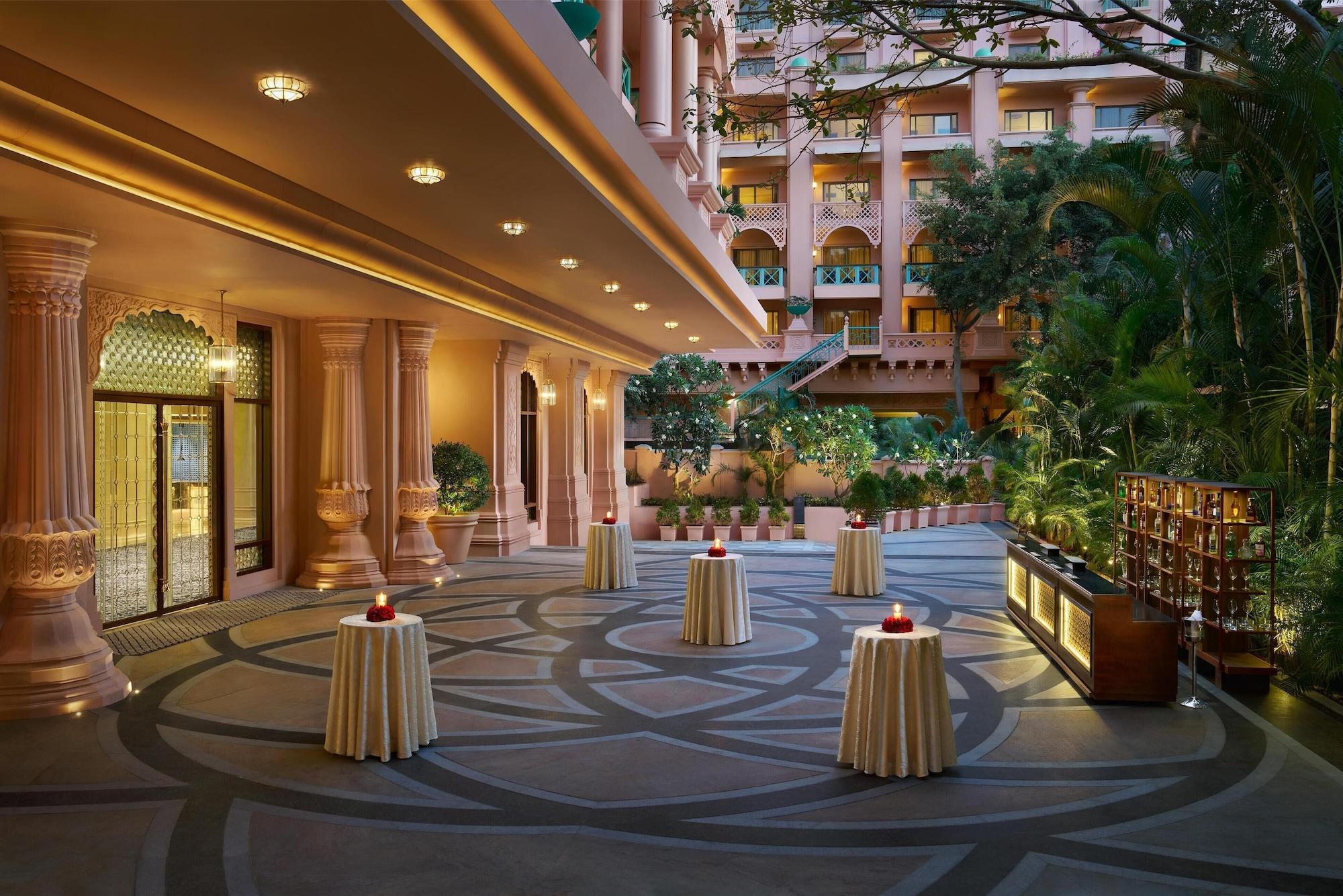 Vista Exterior The Leela Palace Bengaluru