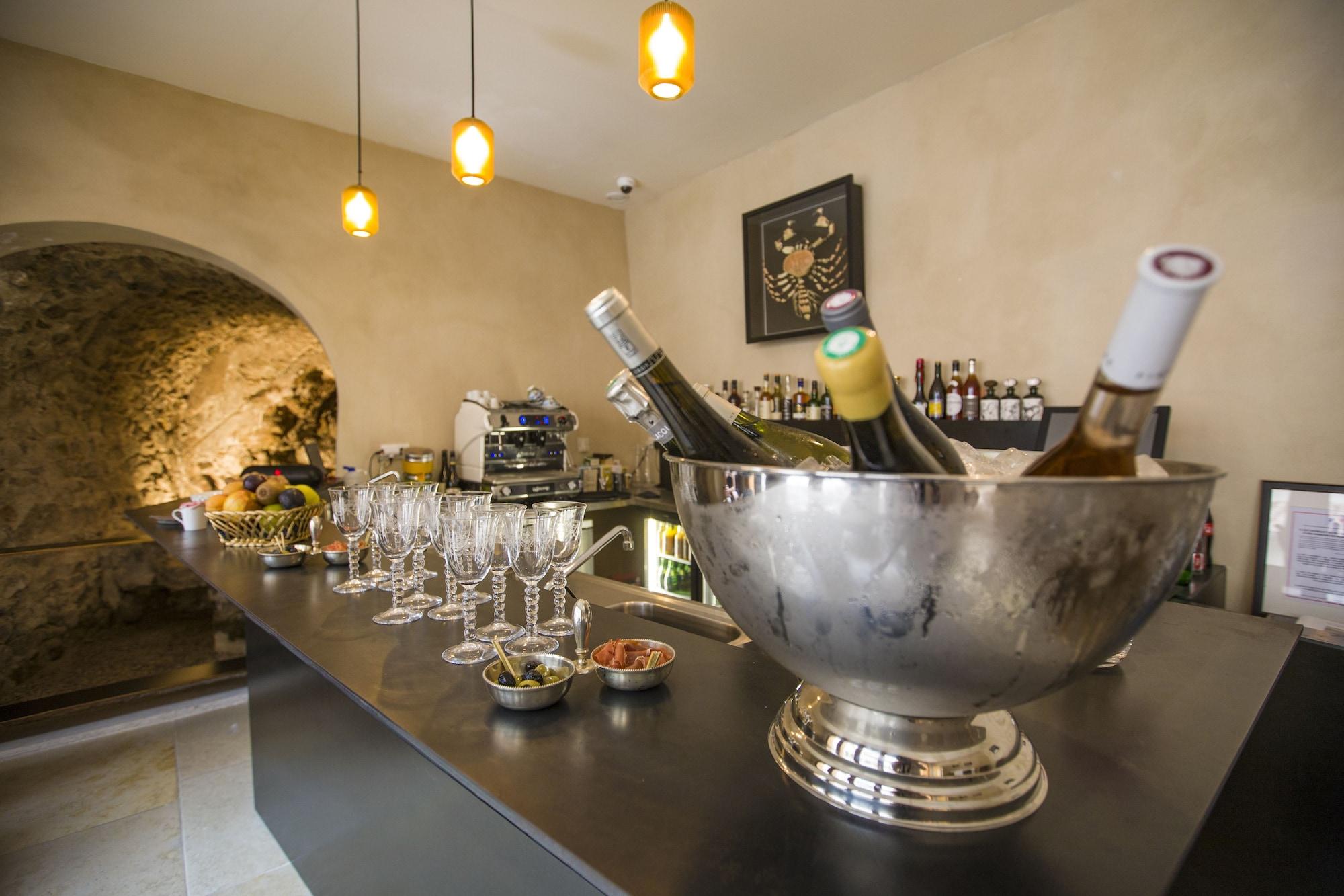 Bar/Salón Hotel de la Villeon